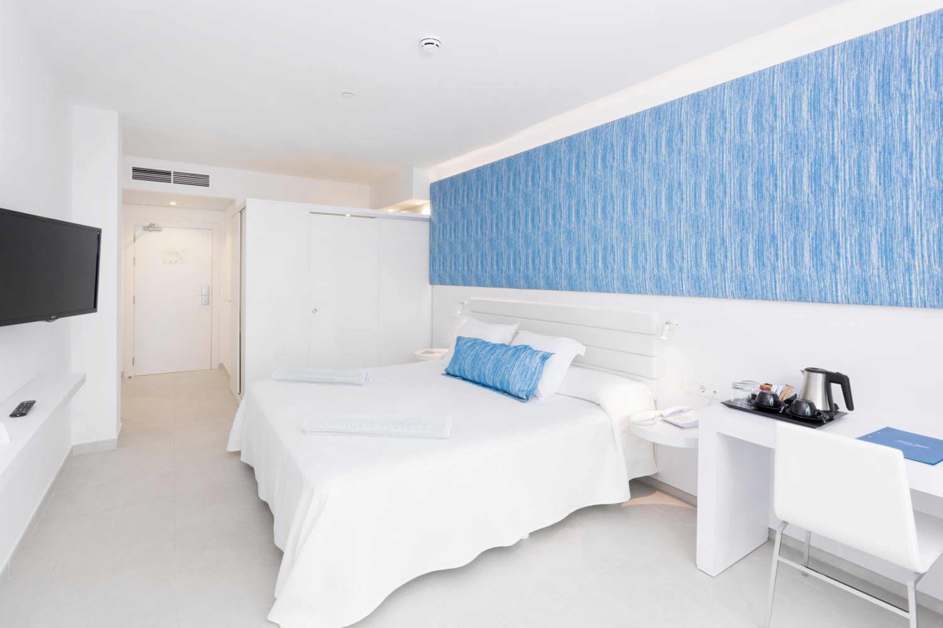Double Room with Partial Sea View