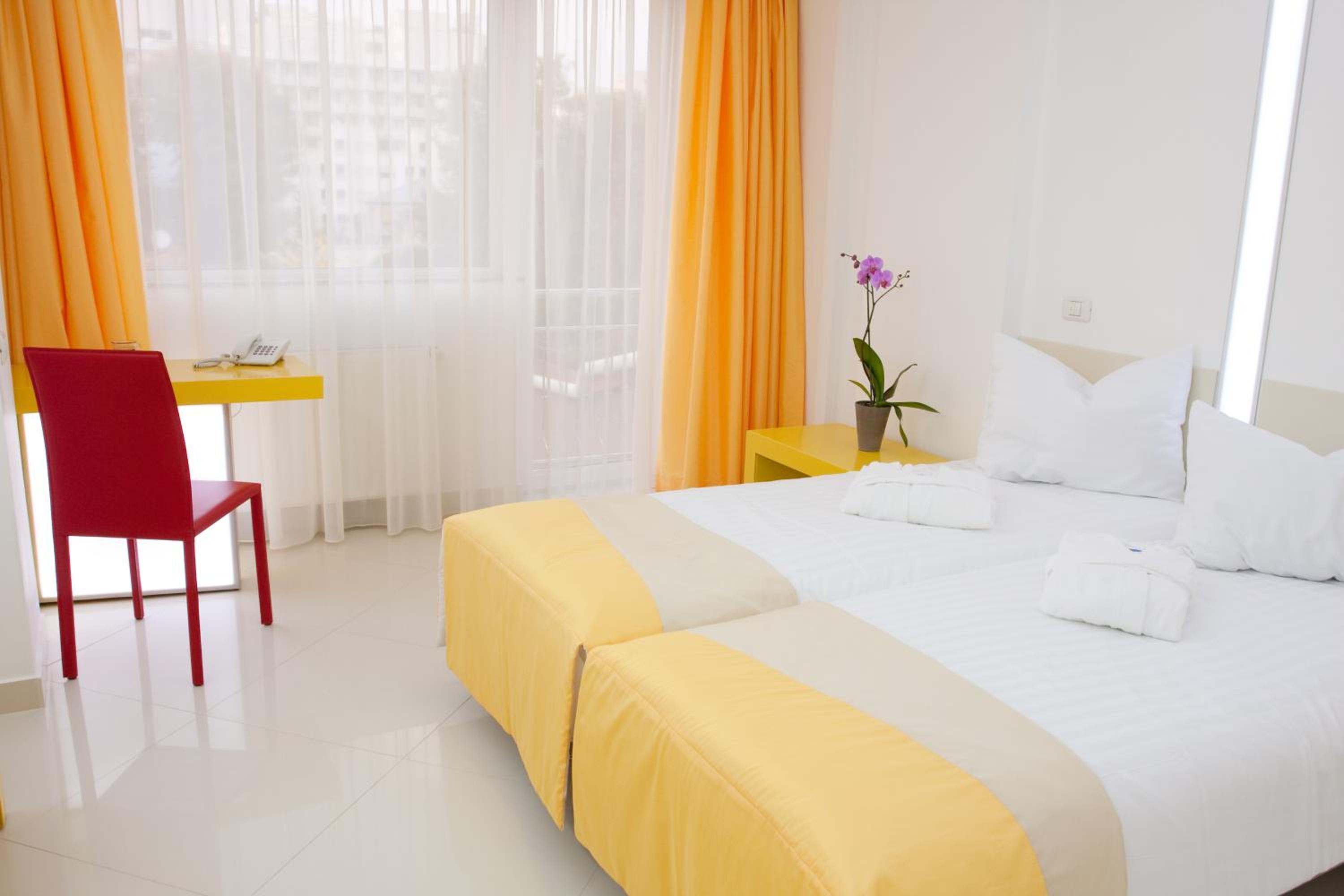 Standard Double or Twin Room - Photo 1