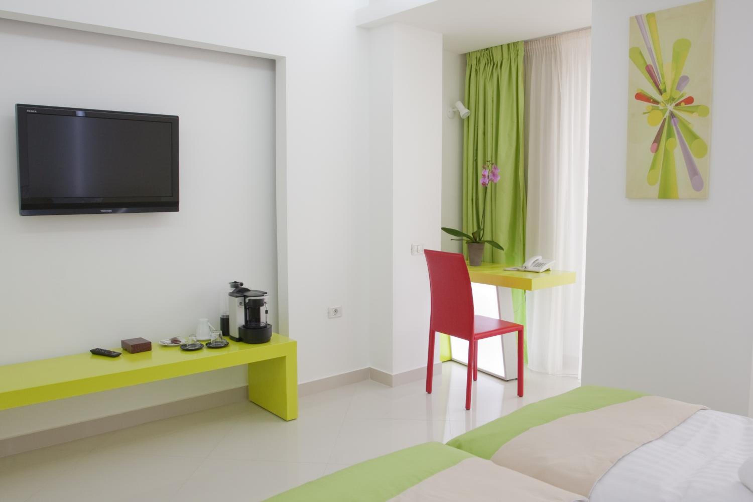 Standard Double or Twin Room - Photo 7