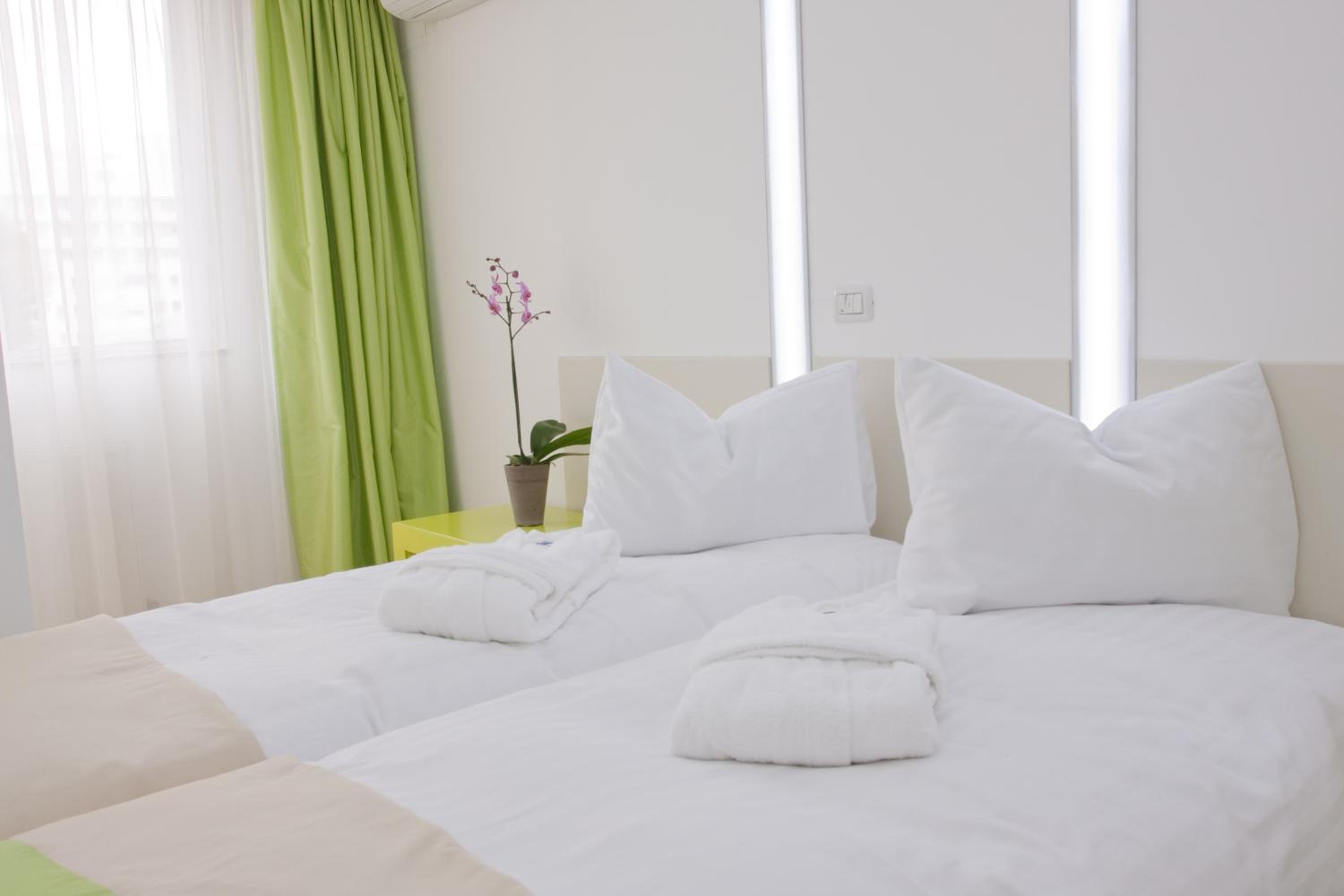 Standard Double or Twin Room - Photo 4