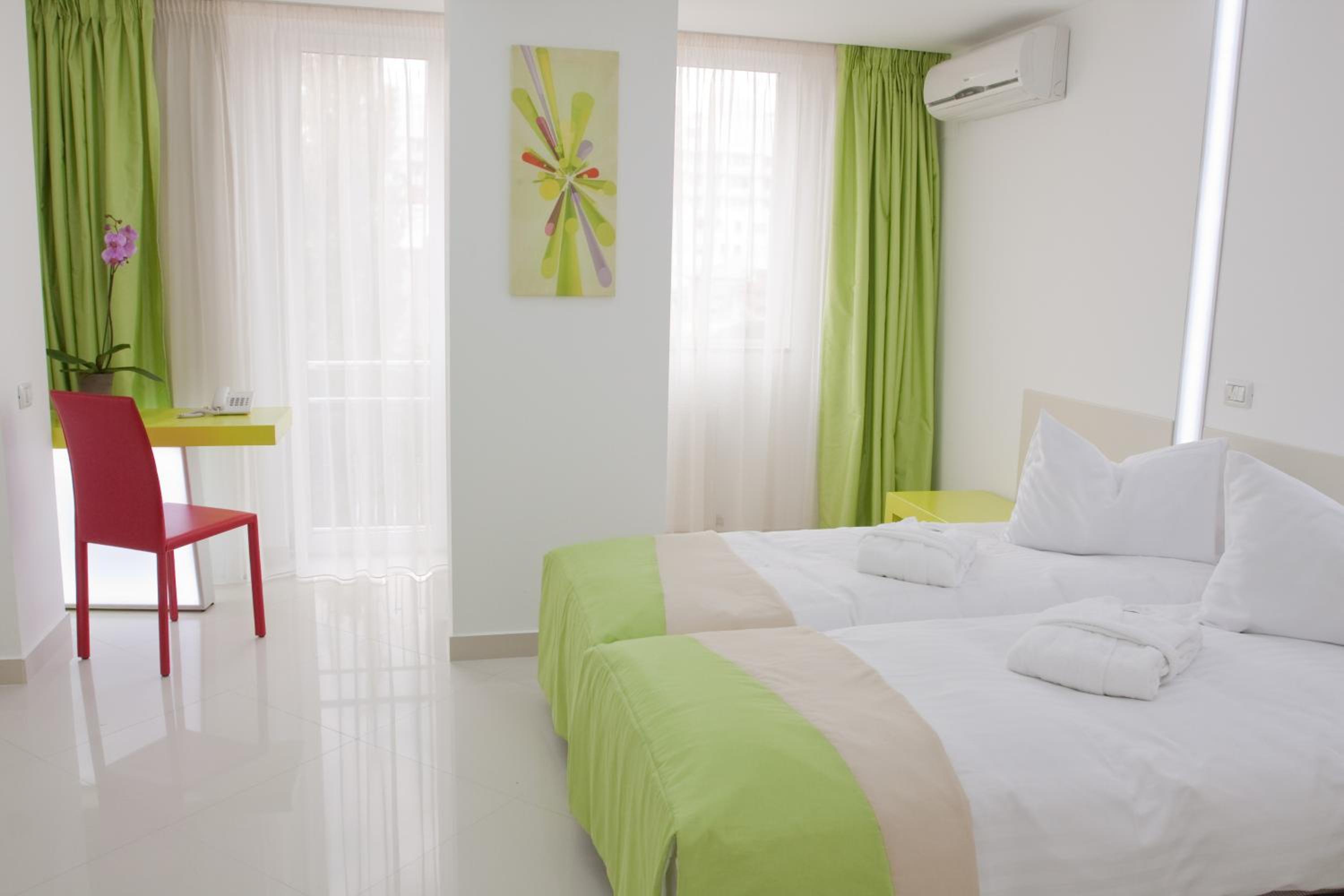 Standard Double or Twin Room - Photo 5