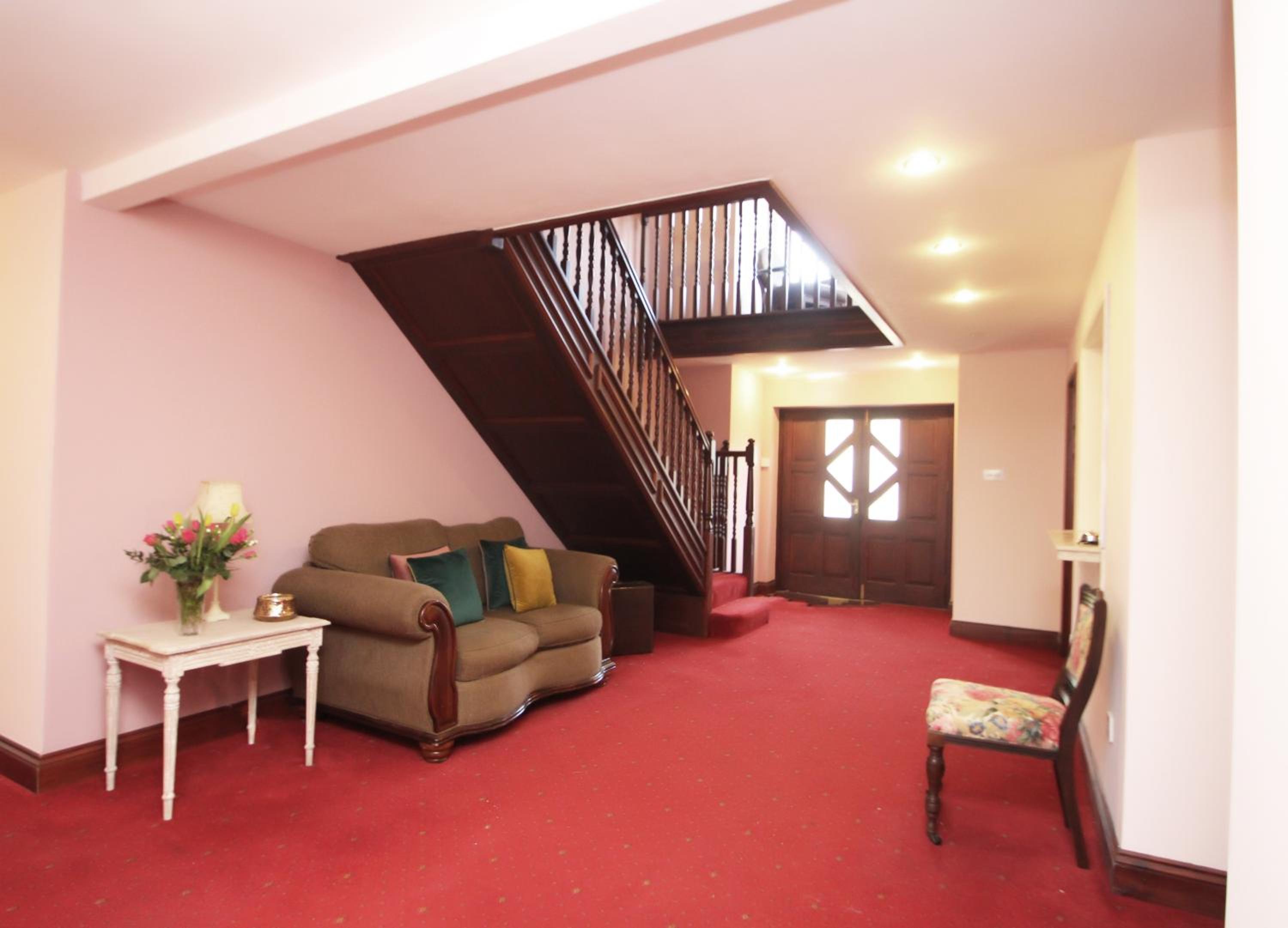 Double room with Queen Bed and Shower - Photo 8