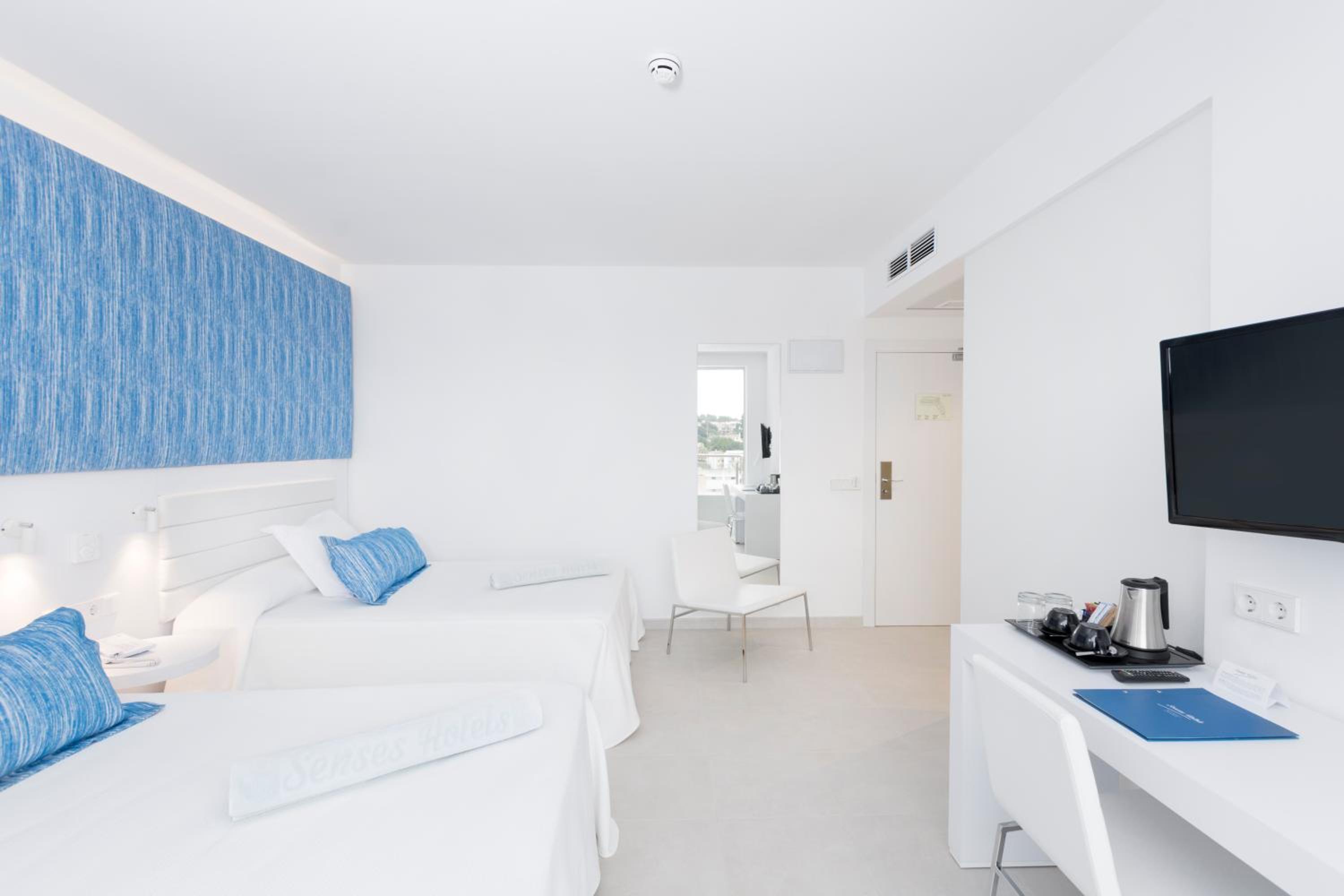 Double Room with Partial Sea View