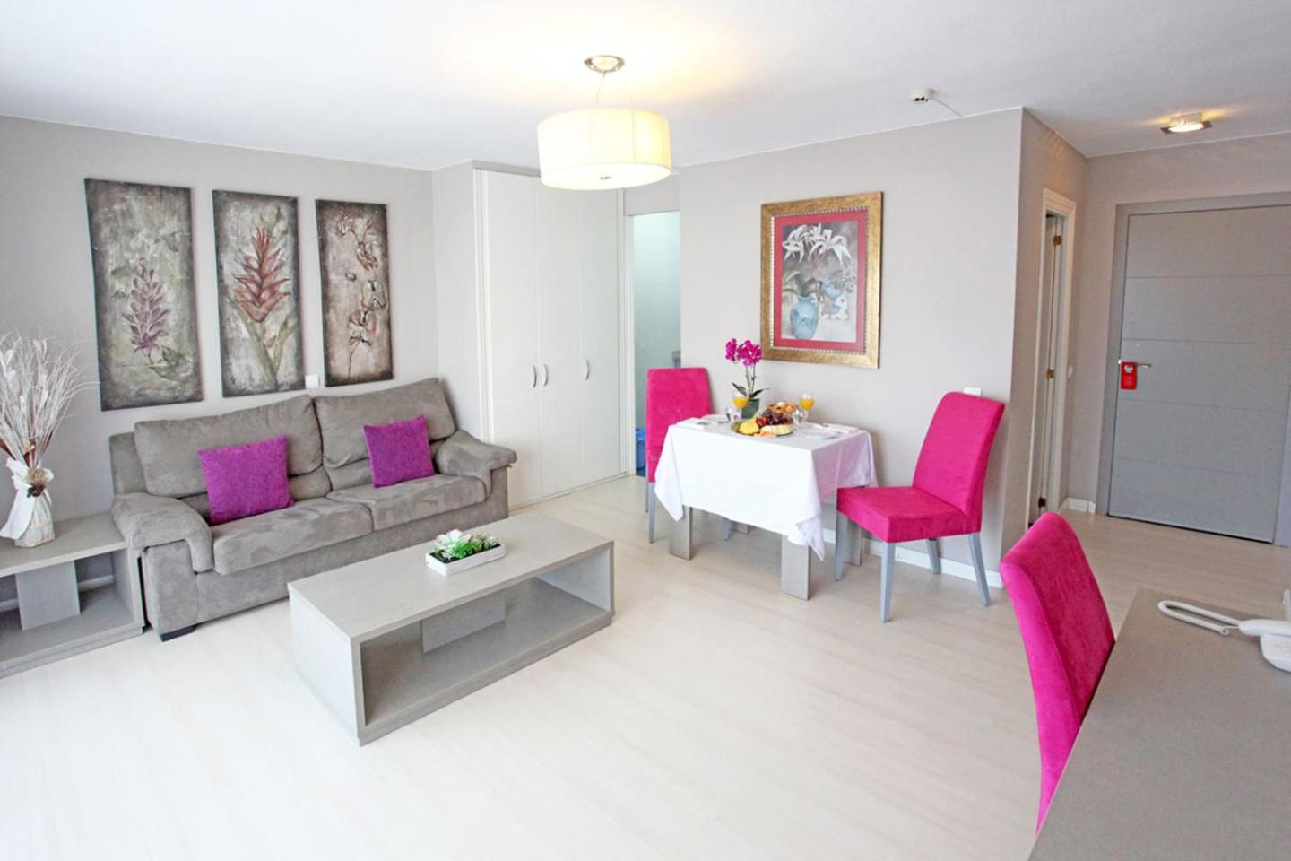 One-Bedroom Apartment - Photo 4