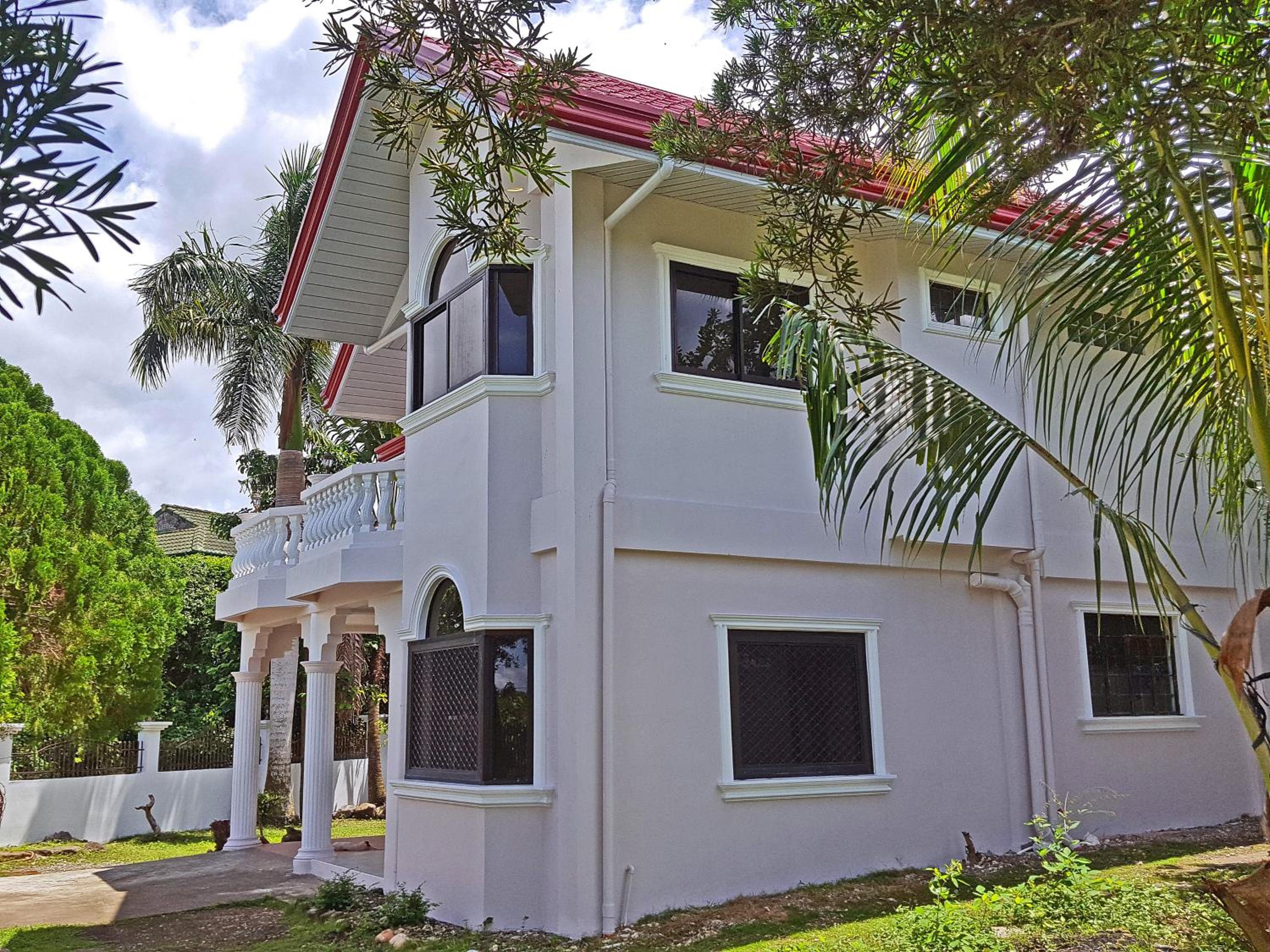 Three-Bedroom Townhouse - Photo 36