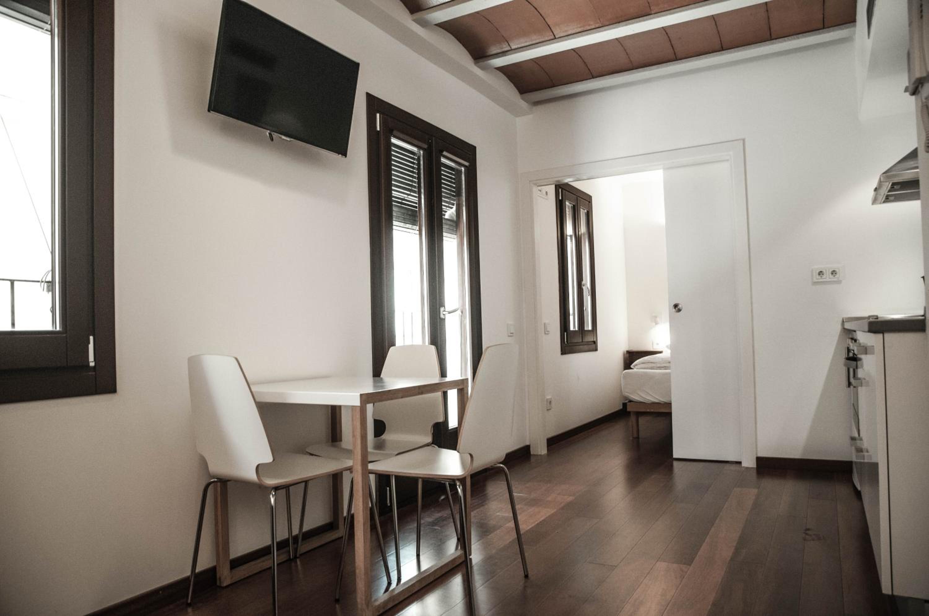 Apartment with Balcony photo 3