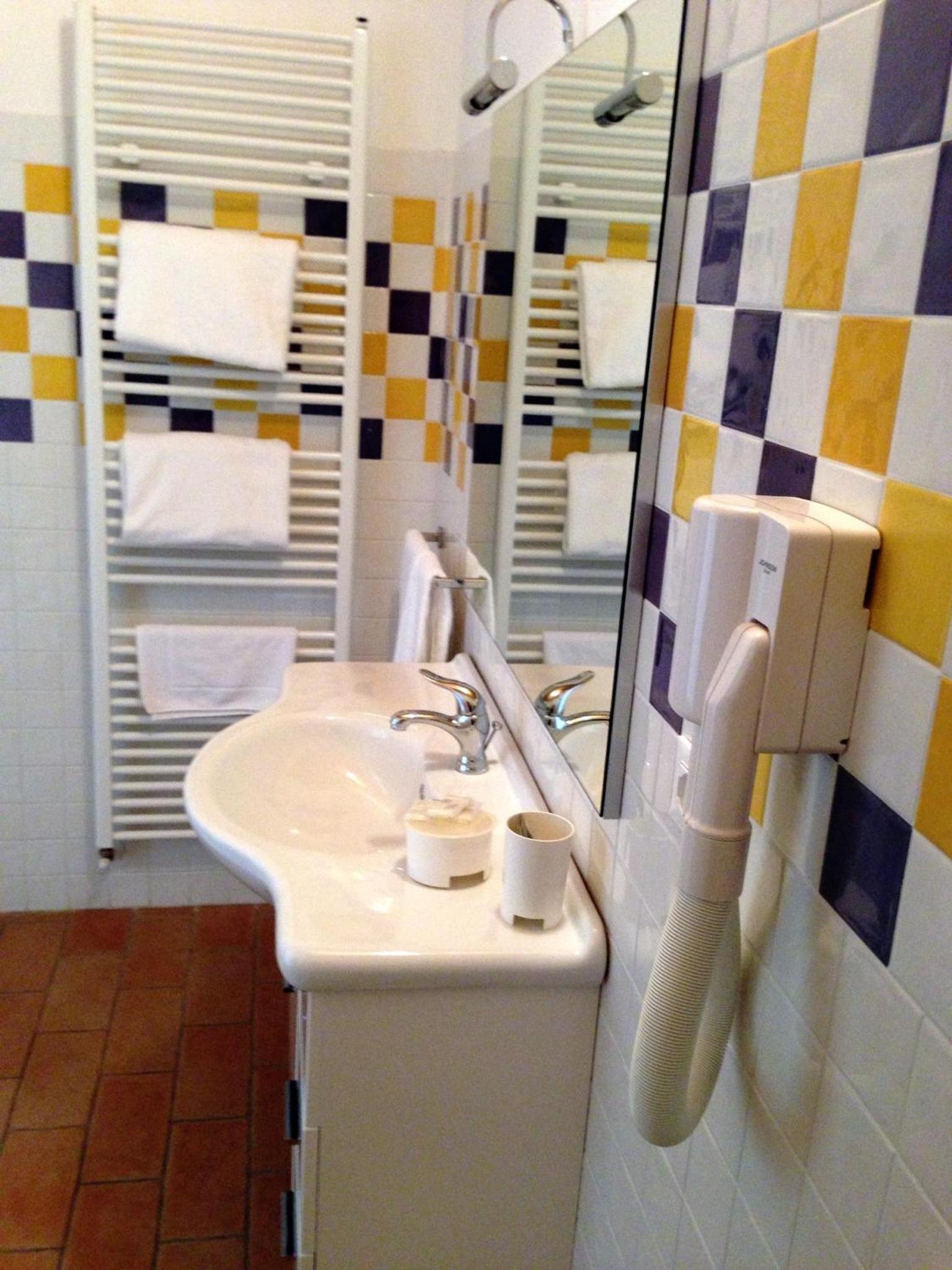 Standard Double Room - Photo 2