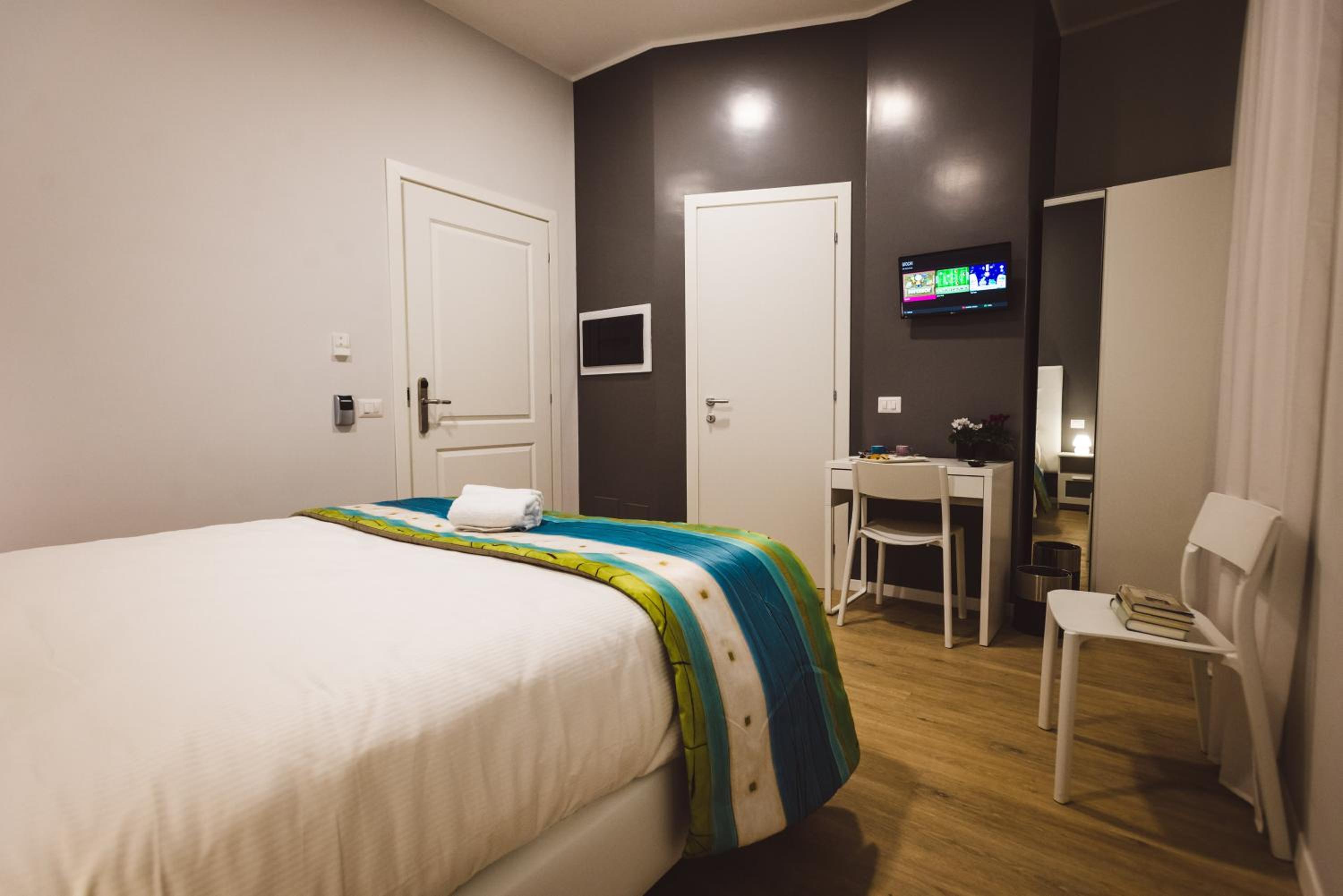 Double or Twin Room with Bathroom photo 2