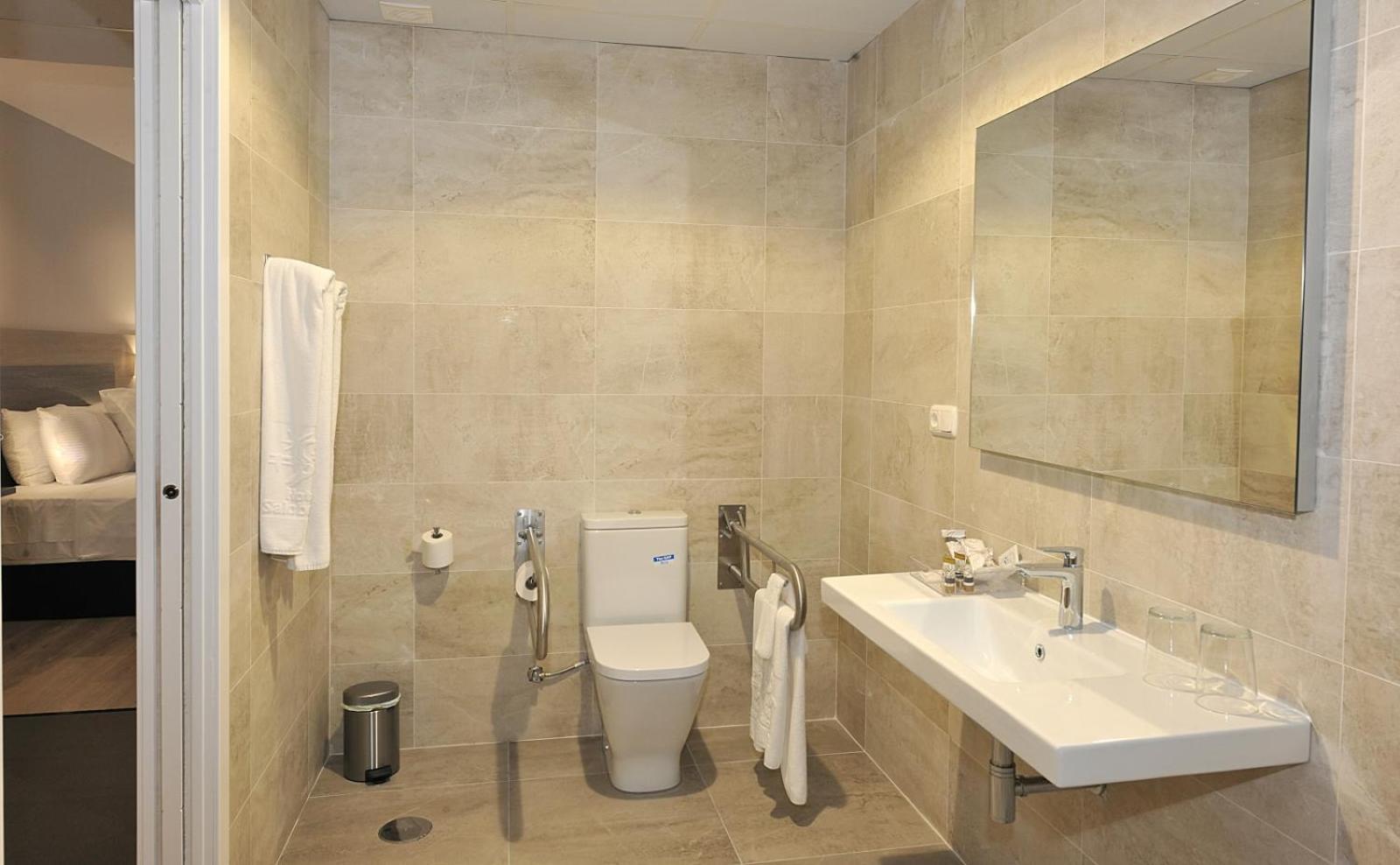 Superior Room with Balcony - Non-Smoking - Photo 11