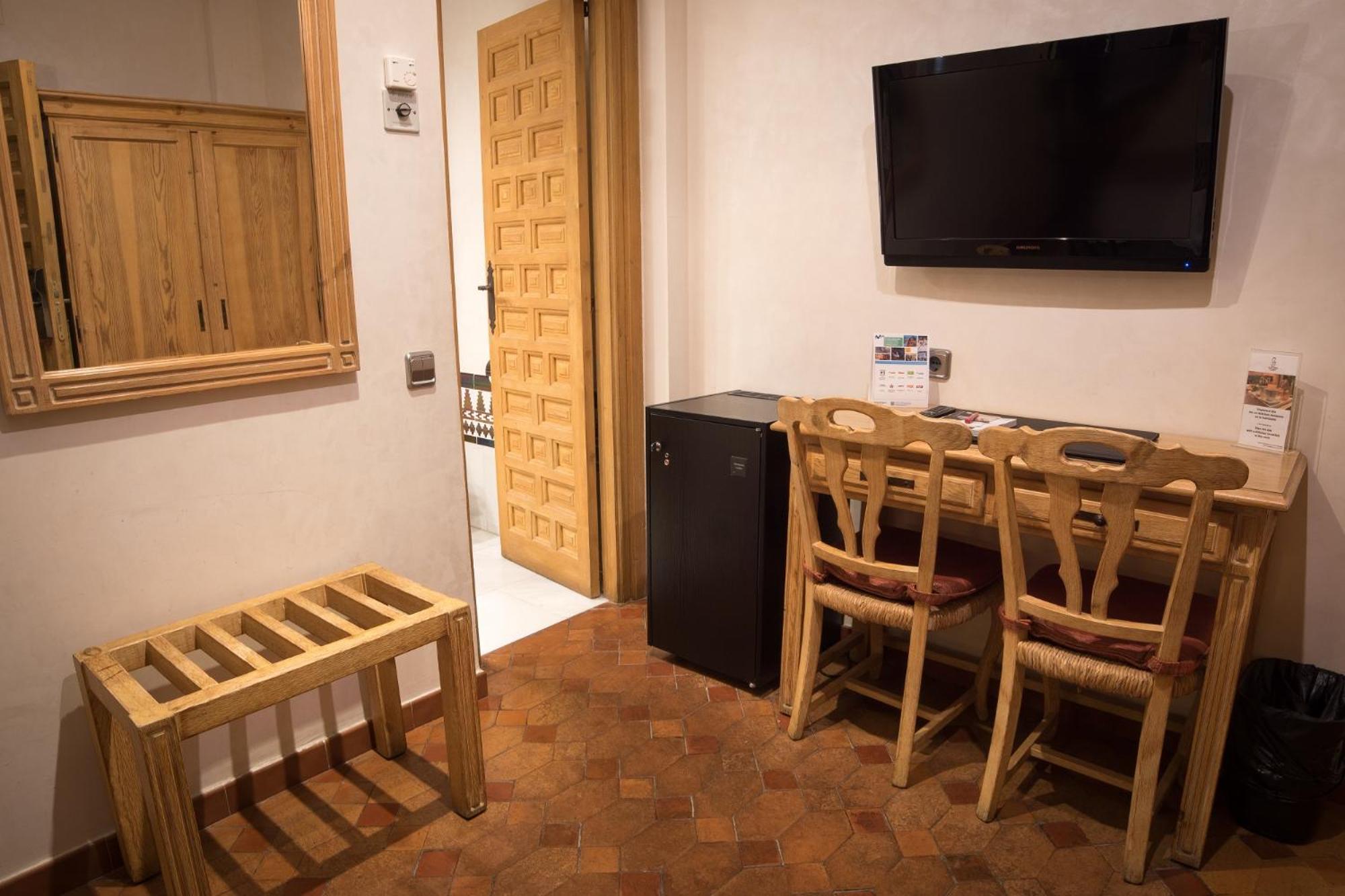 Double Room - Photo 7