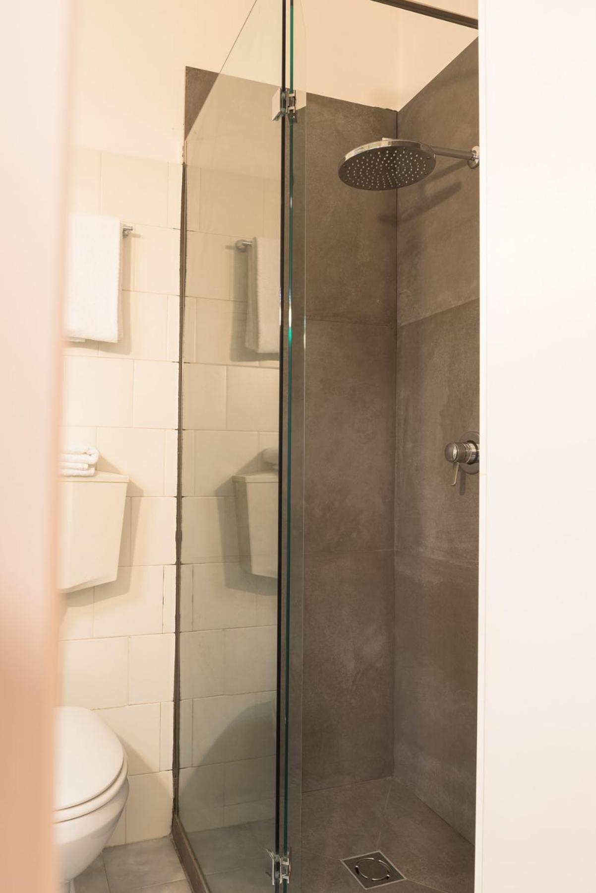 Double Room - Photo 5