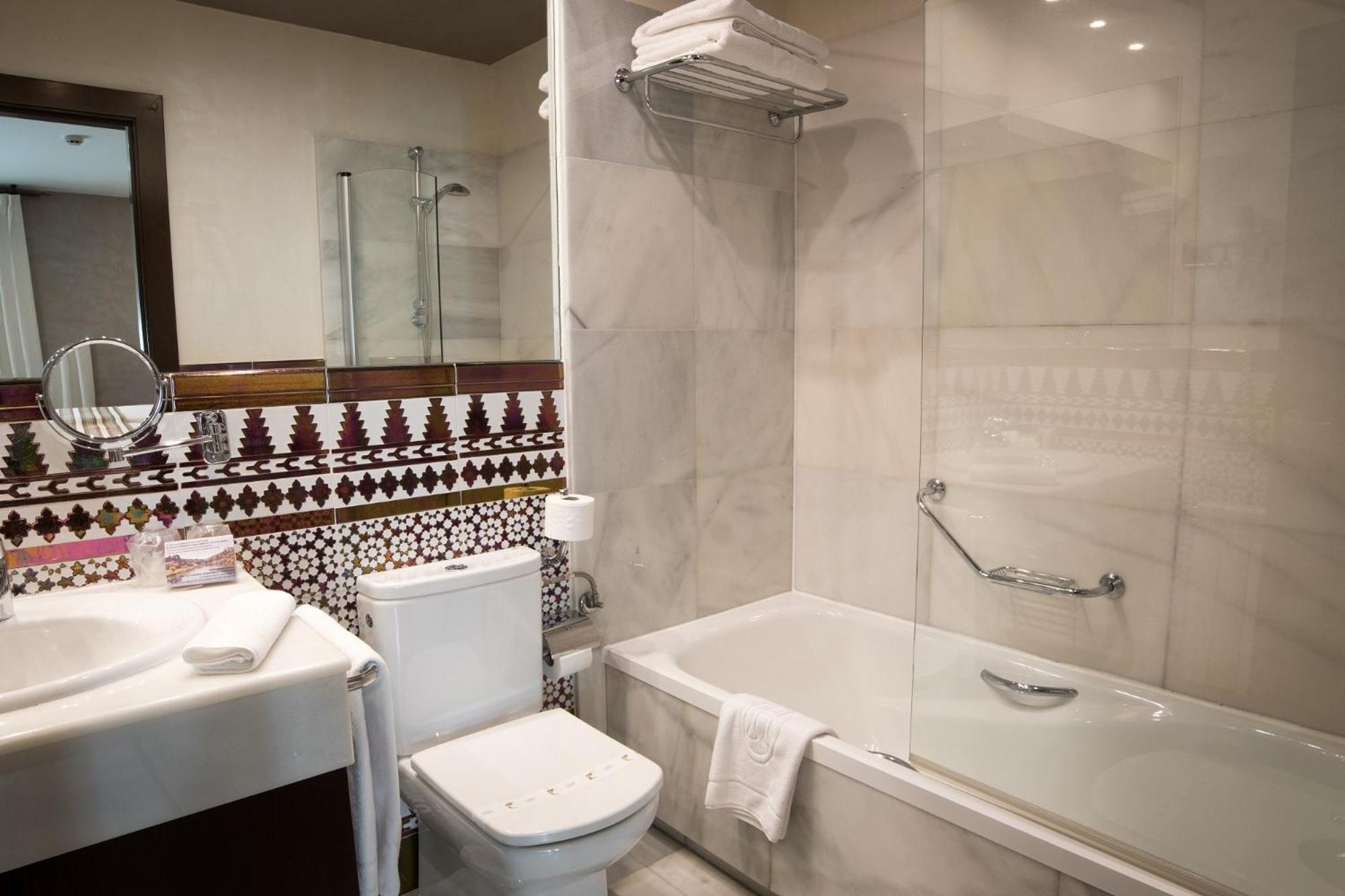 Superior Double or Twin Room - Photo 5