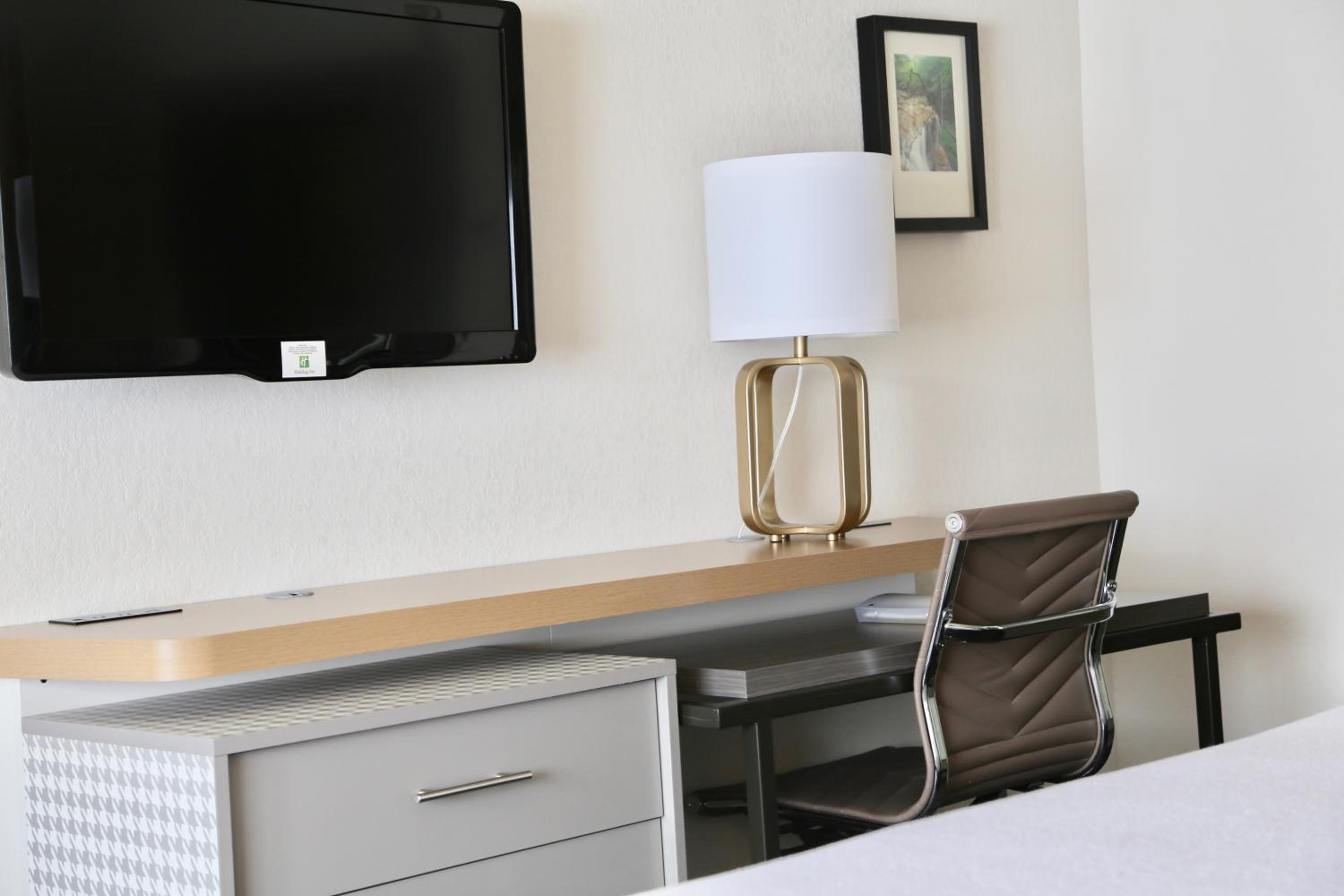 Standard King Room - Photo 2