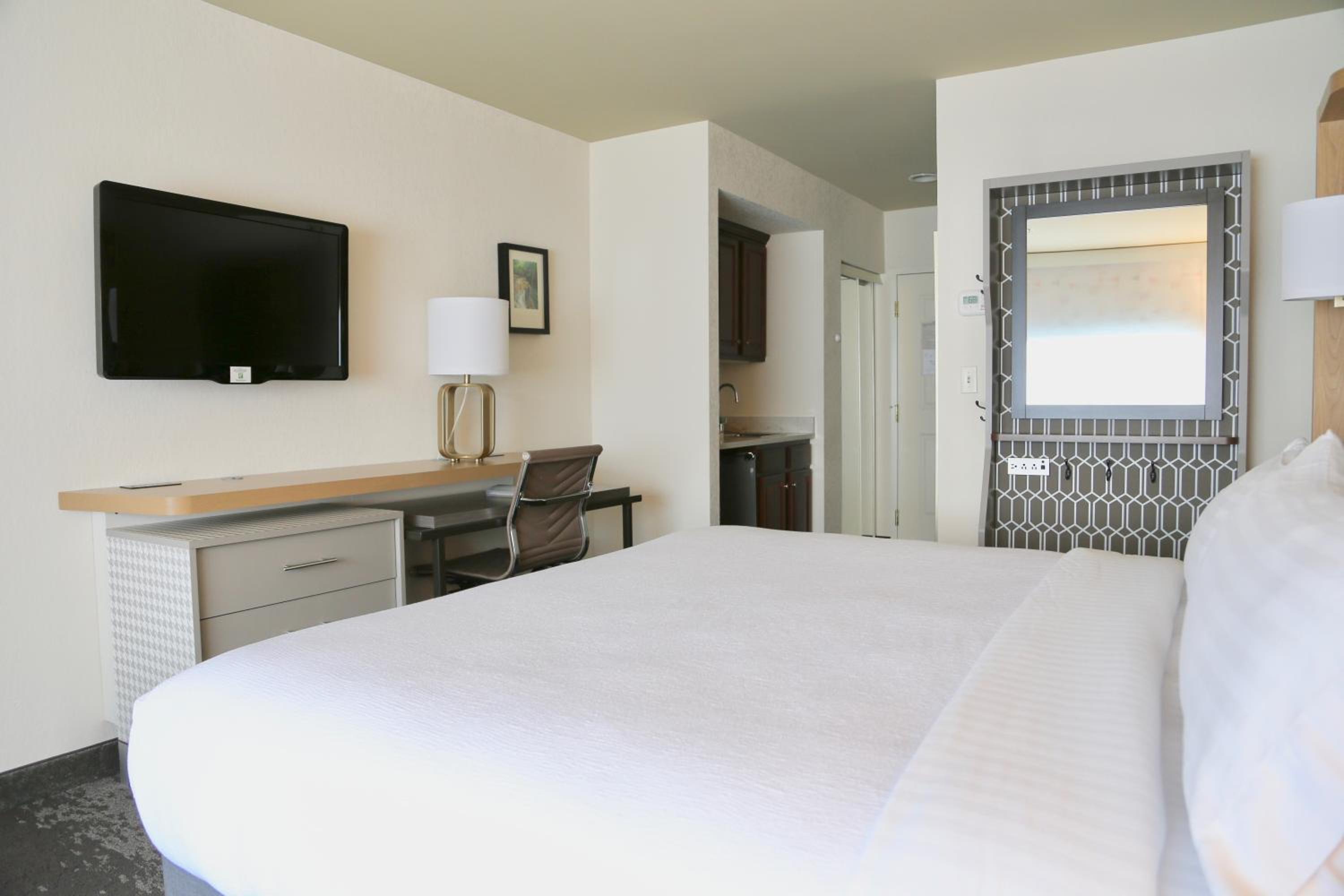 Standard King Room - Photo 3