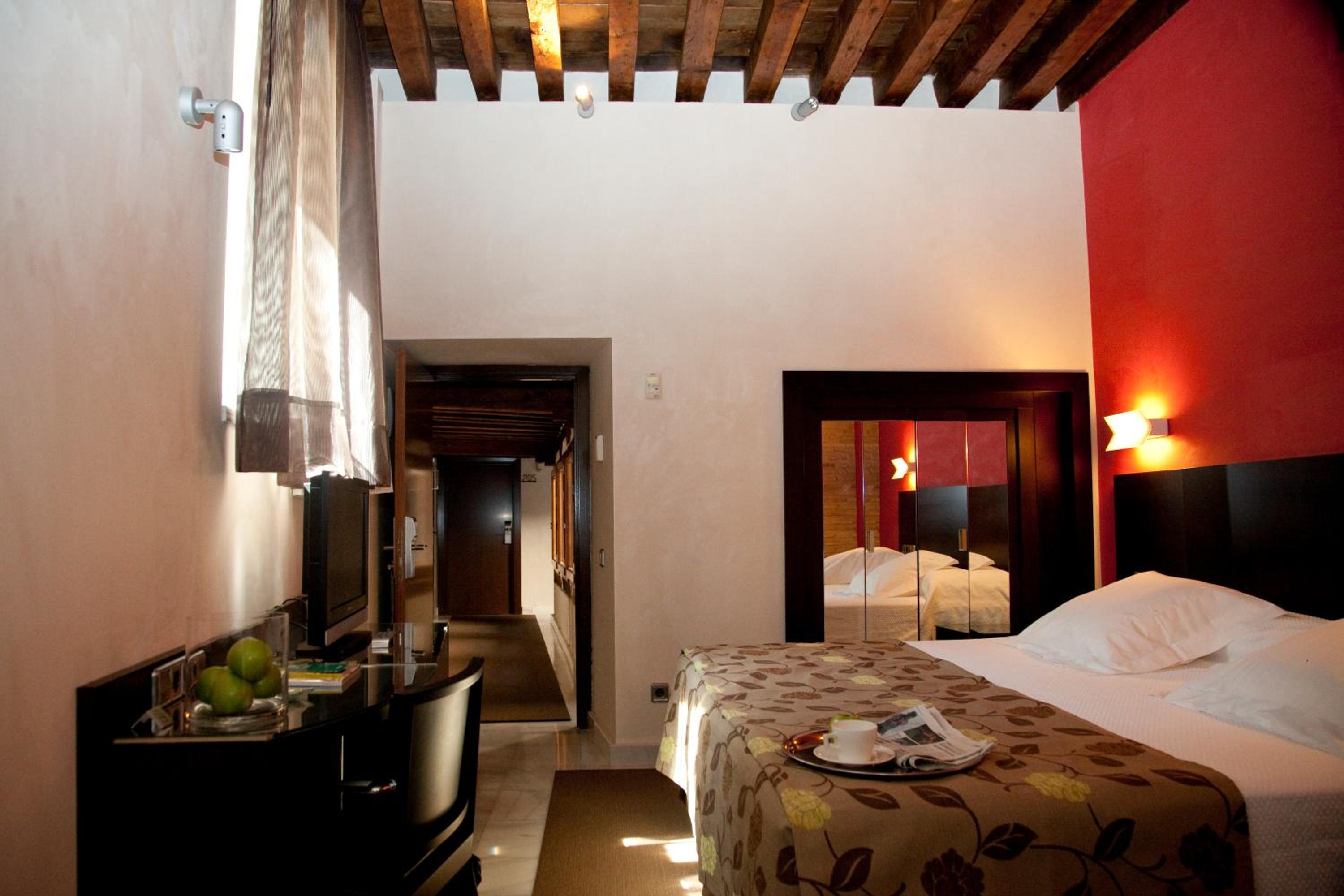 Deluxe Room - Photo 1
