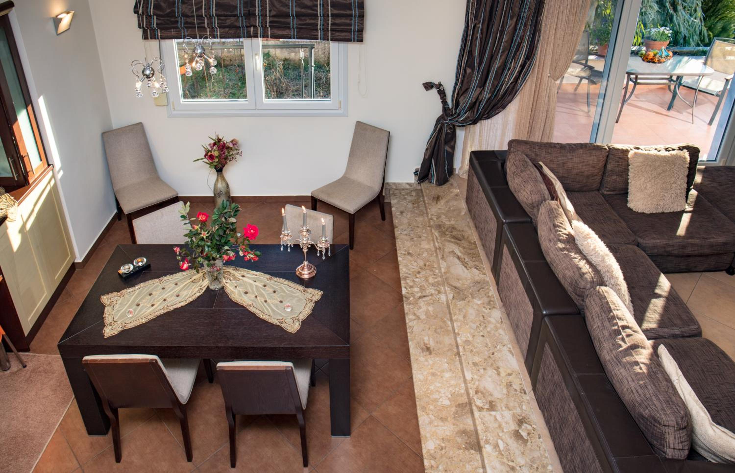Villa photo 2