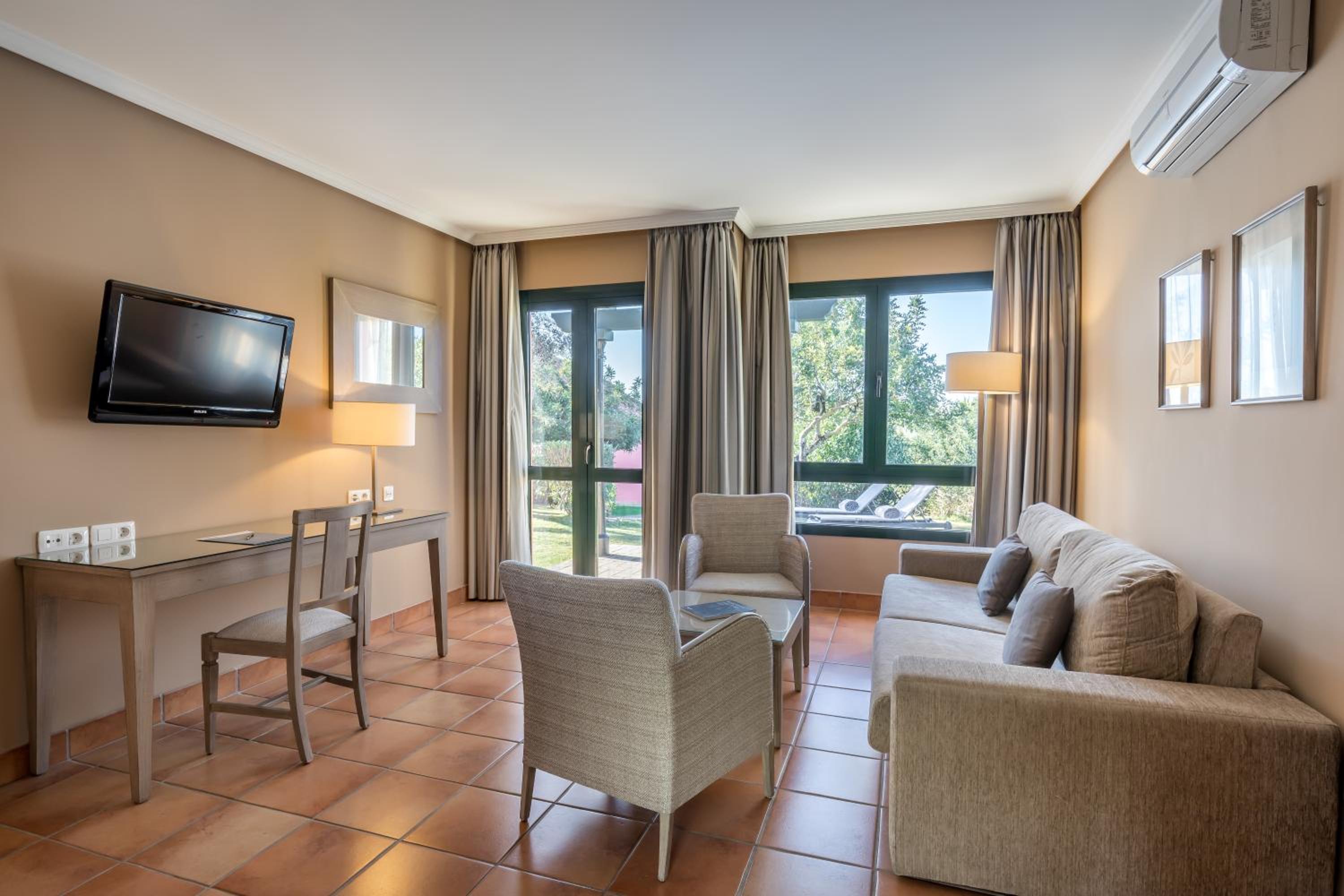 Two-Bedroom Villa (2 Adults + 3 Children) photo 2