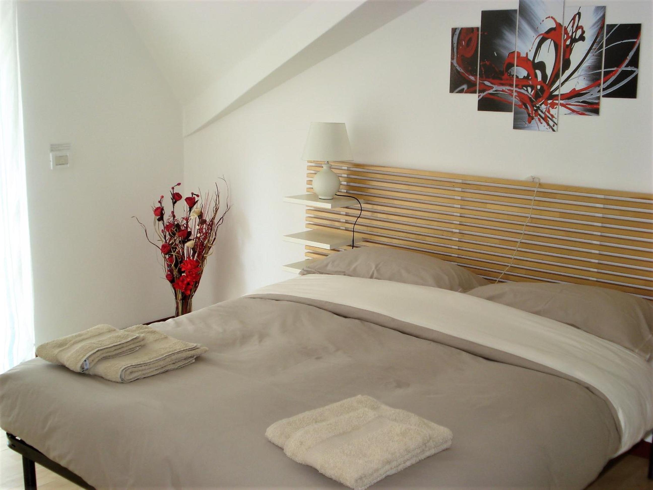 Apartment with Terrace - Photo 27