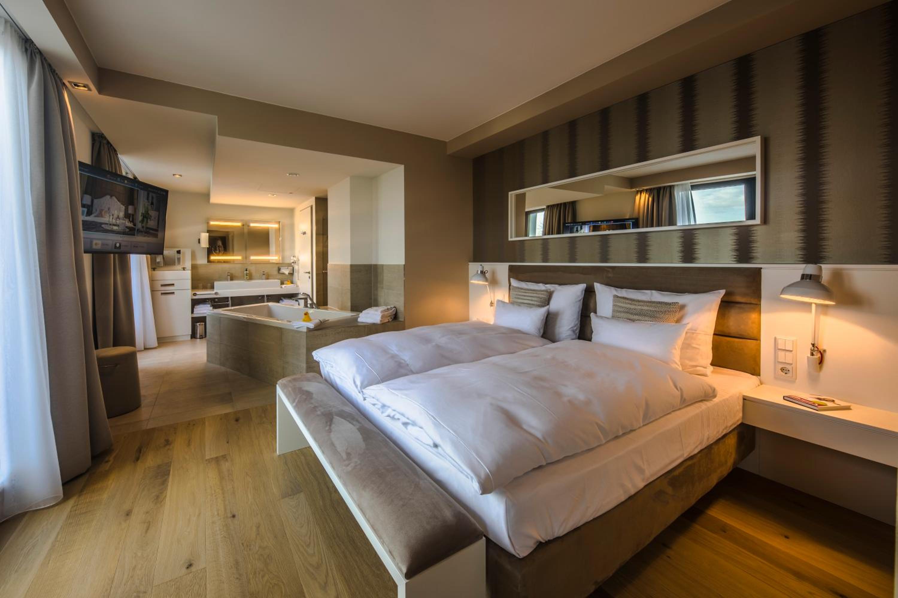 Suite with Balcony photo 3