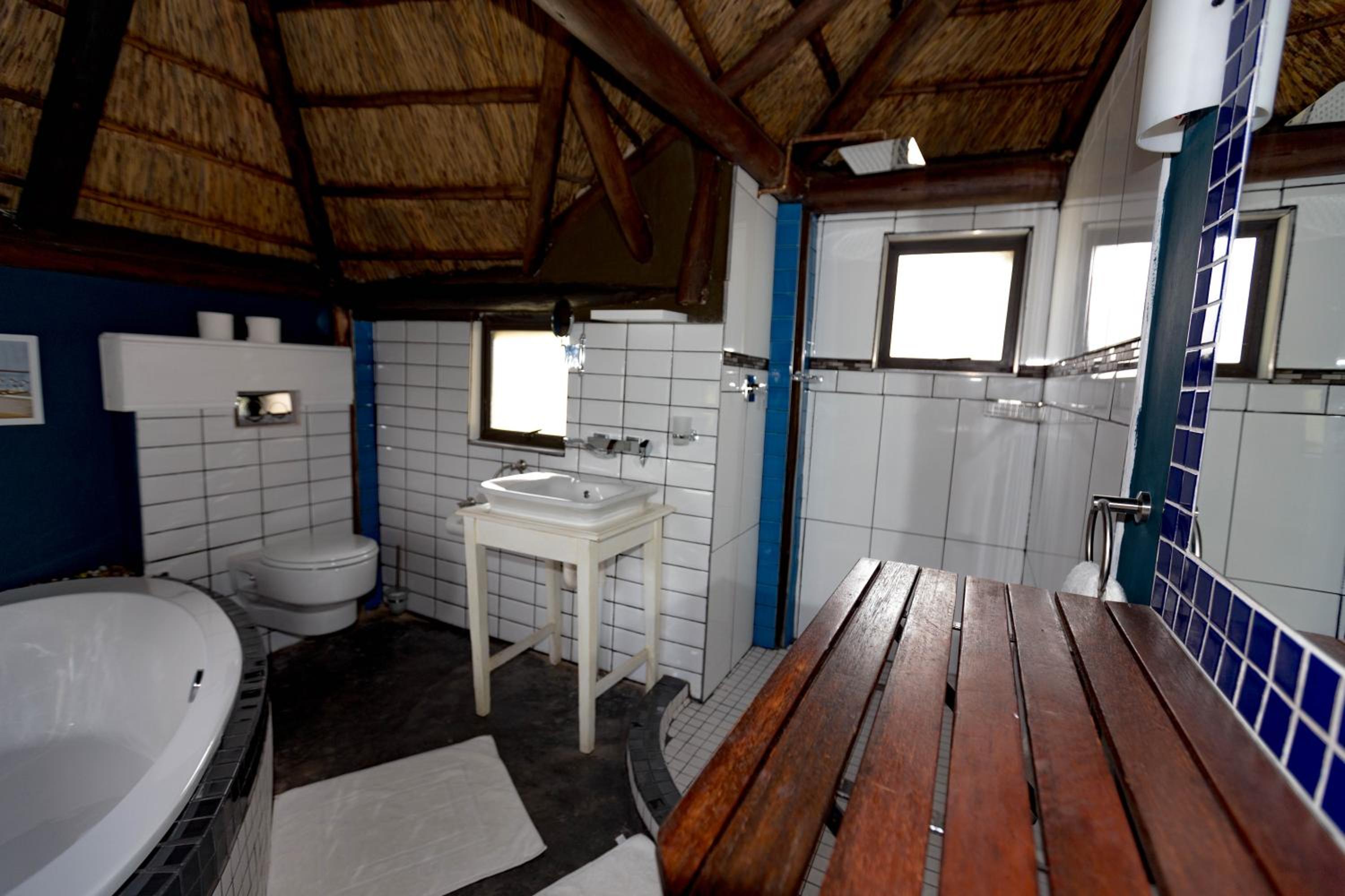 Bungalow - Water Front  - Photo 9