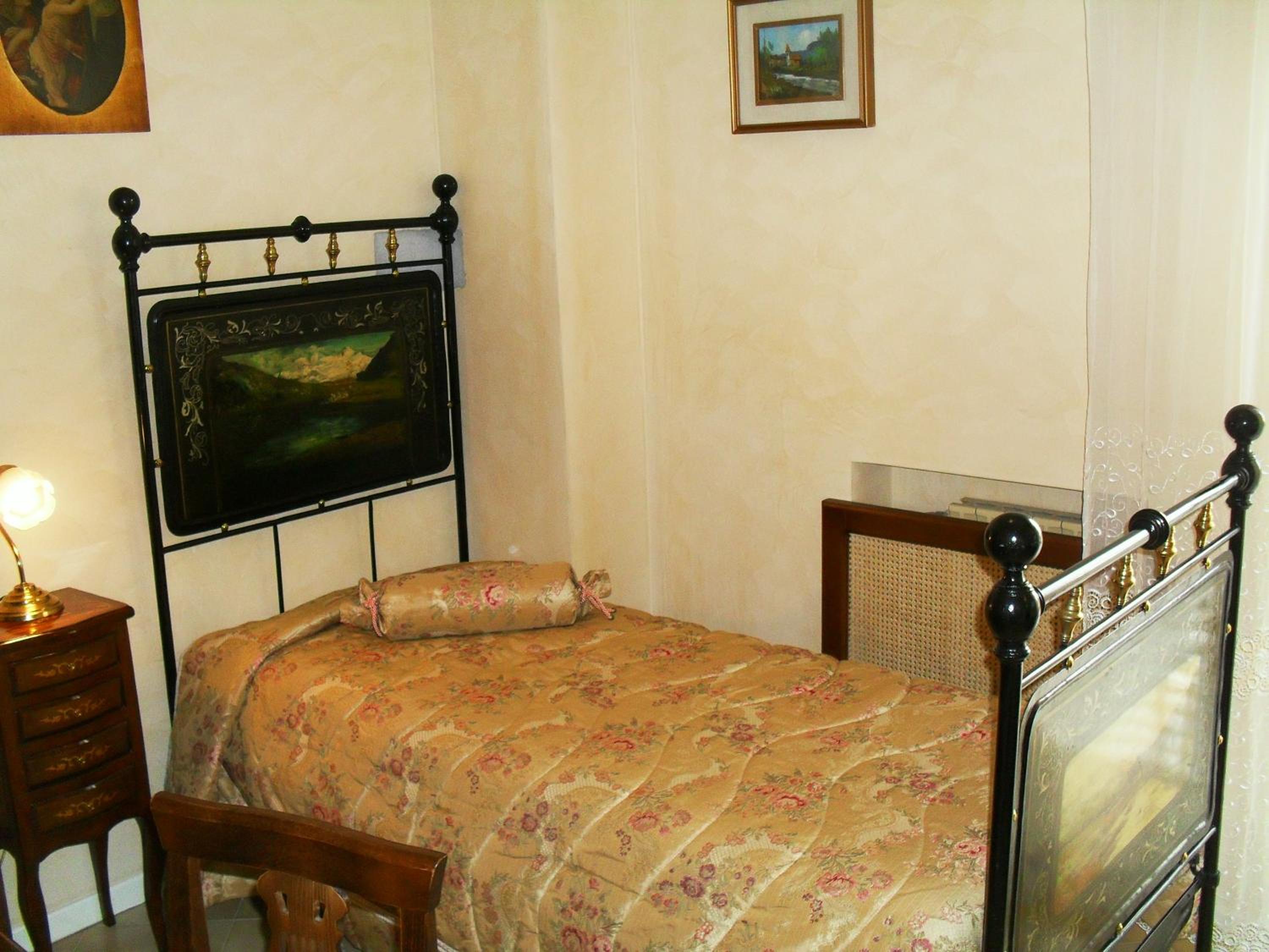 Deluxe Single Room with Balcony photo 2