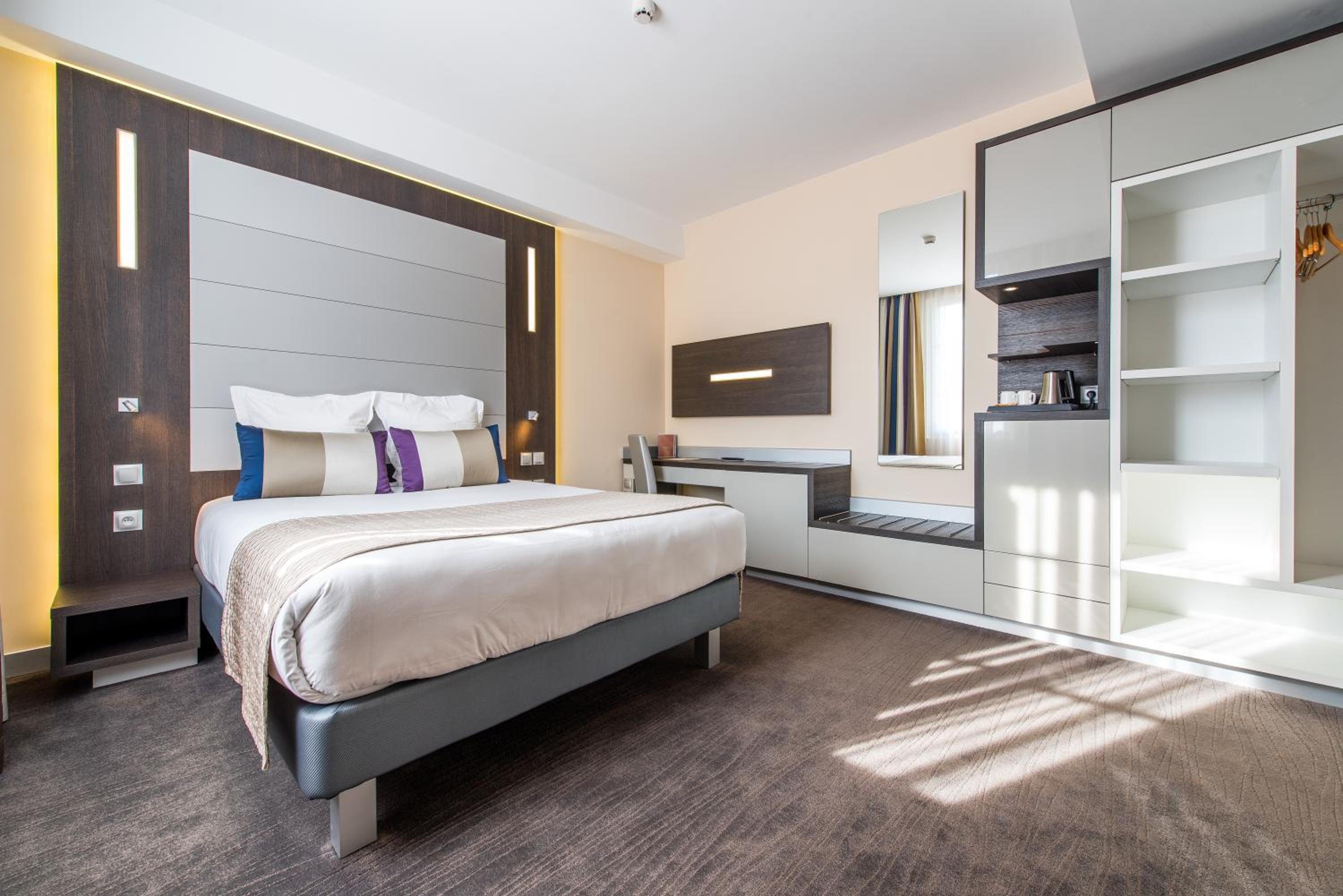 Deluxe Double Room (1 or 2 adults) photo 2