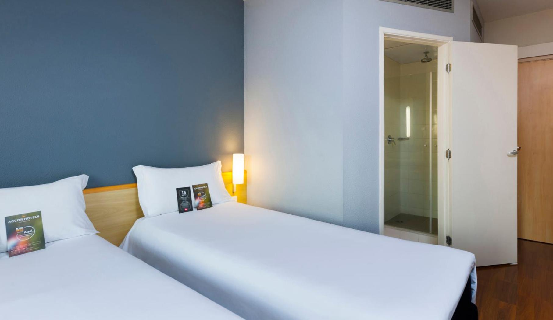 Standard Twin Room photo 2