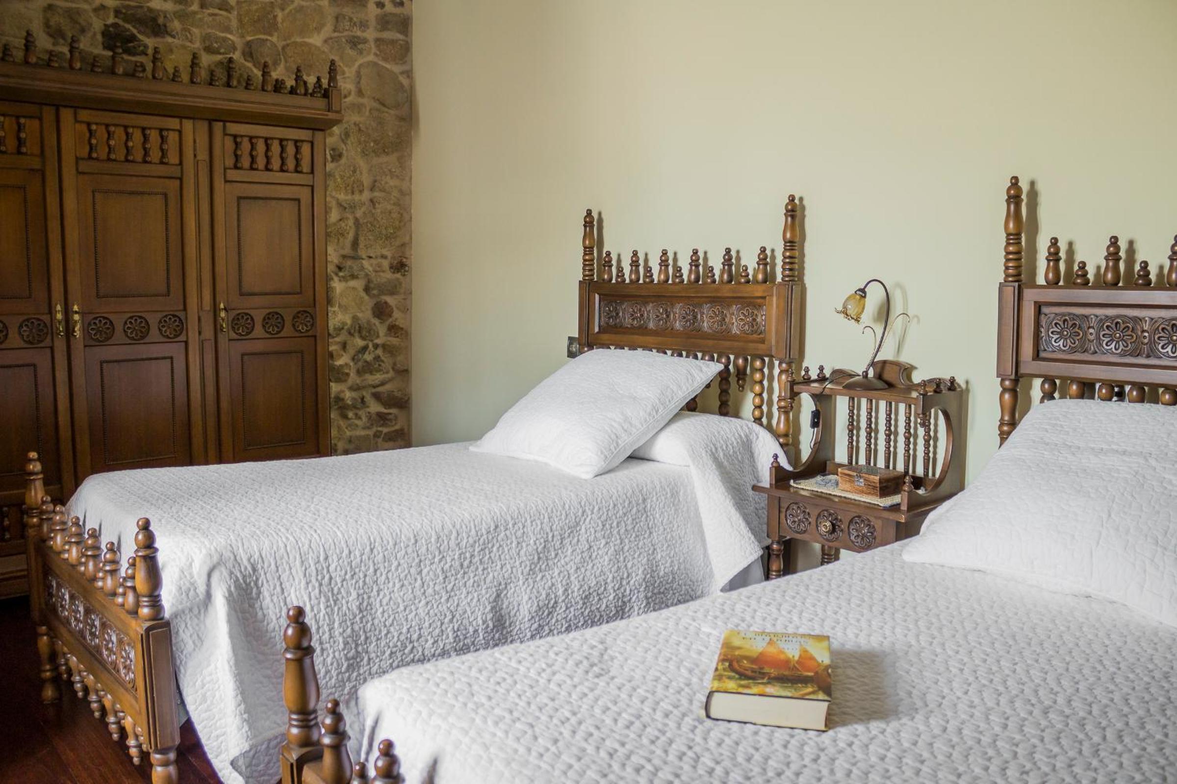 Standard Twin Room with Garden View - Photo 8