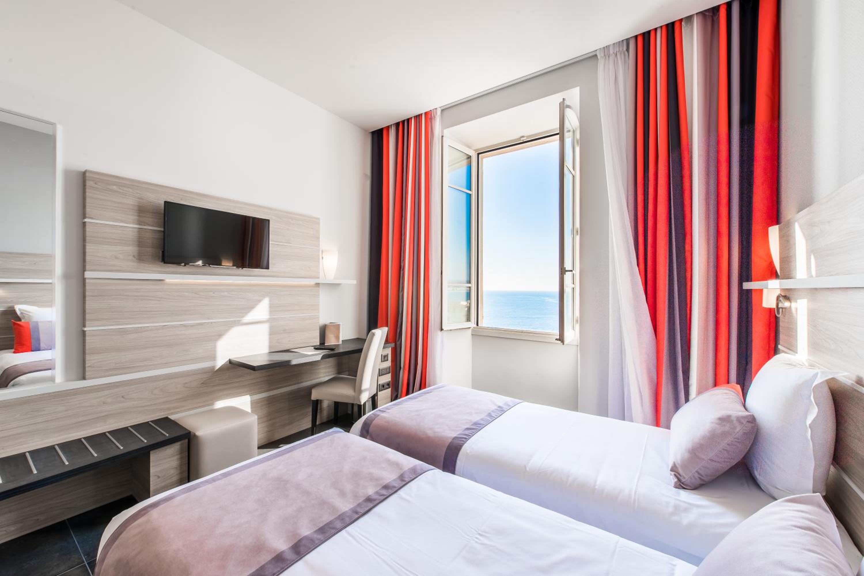 Twin Room with Sea View photo 3