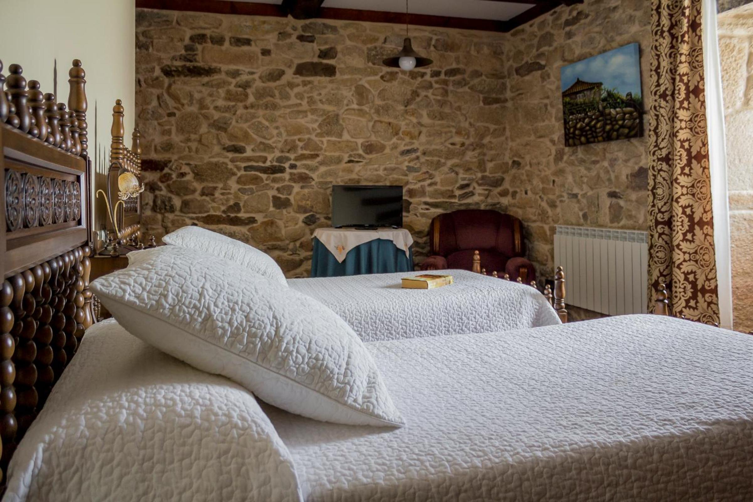 Standard Twin Room with Garden View - Photo 2