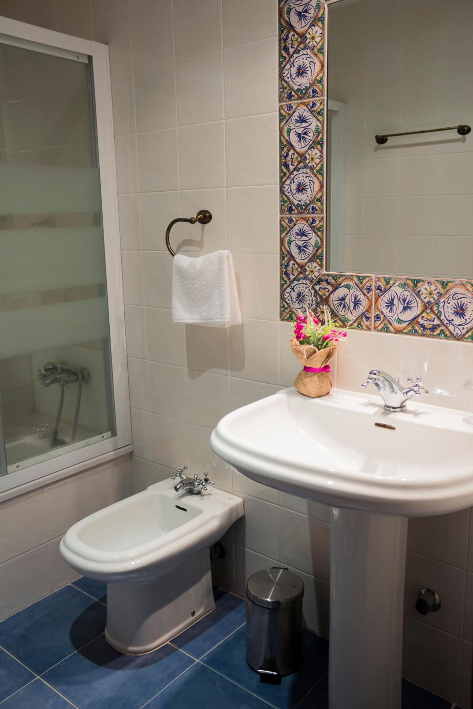 Standard Twin Room with Garden View - Photo 7