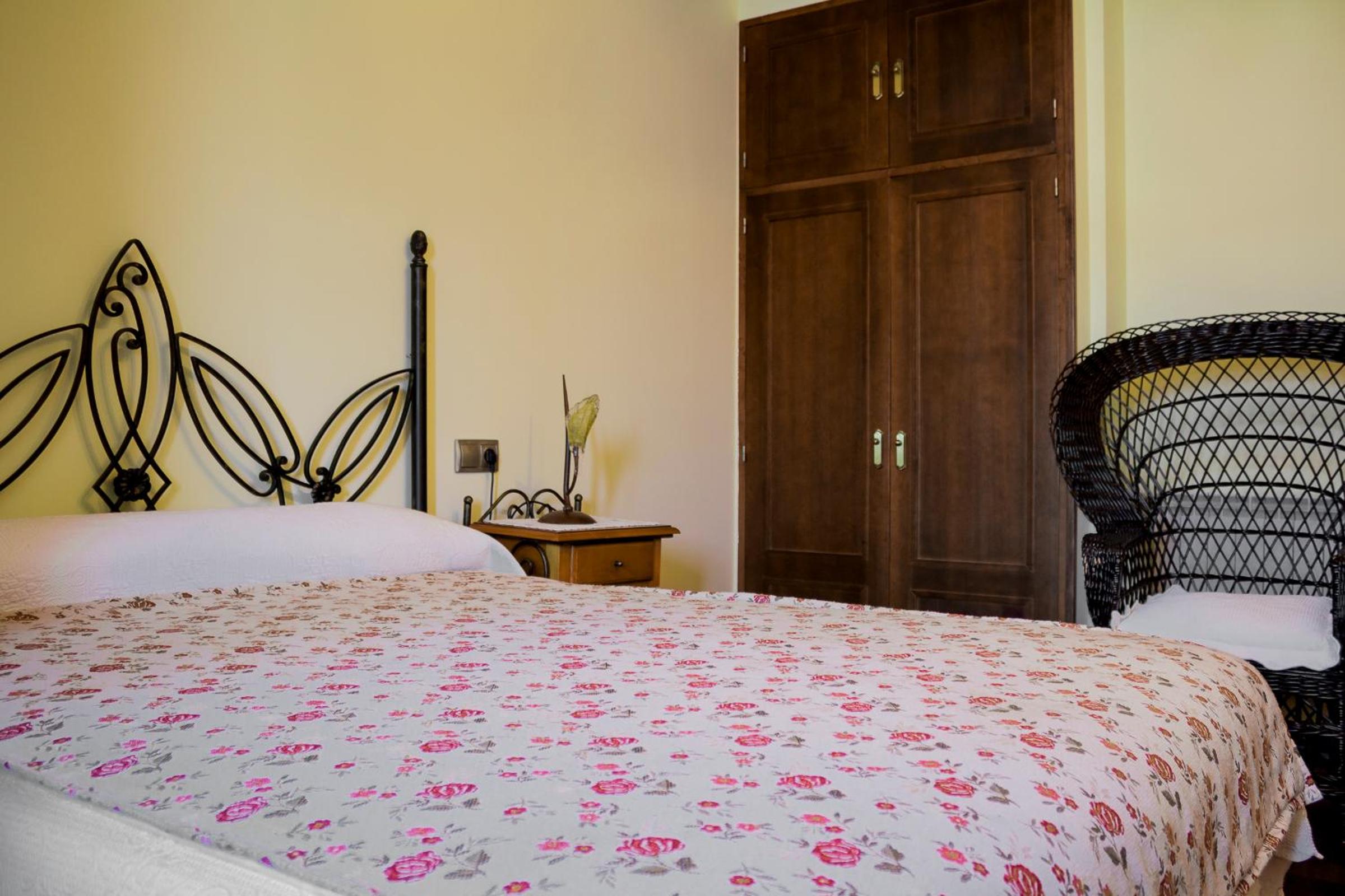 Deluxe Queen Room - Photo 4