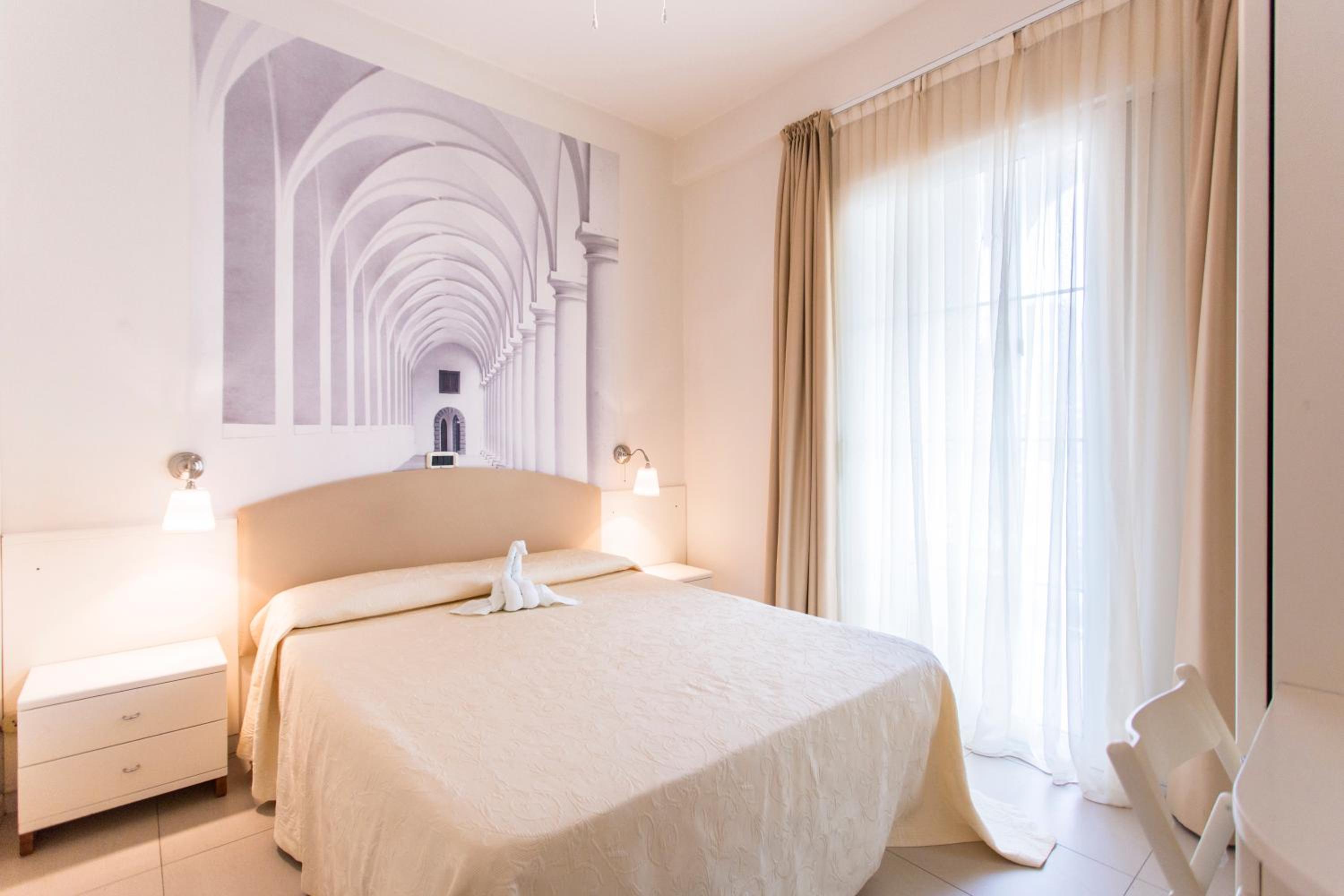 Standard Double or Twin Room - Photo 18