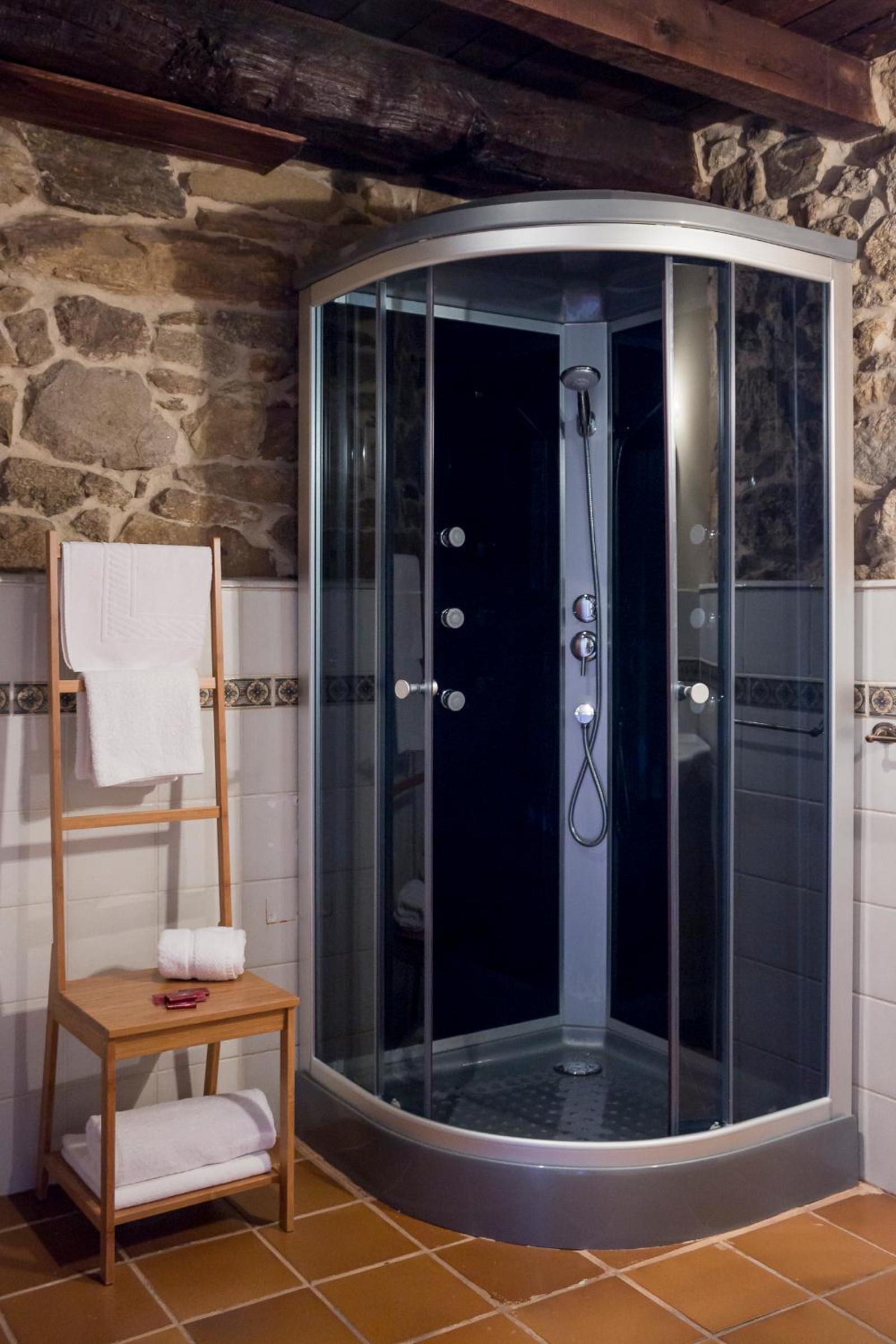 Twin Room with Bath photo 2