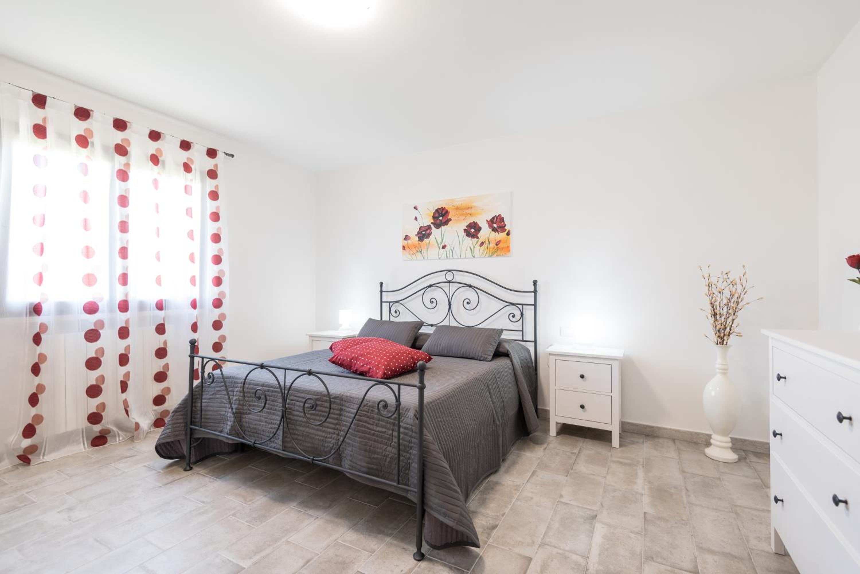 Deluxe One-Bedroom Apartment with Garden View photo 1