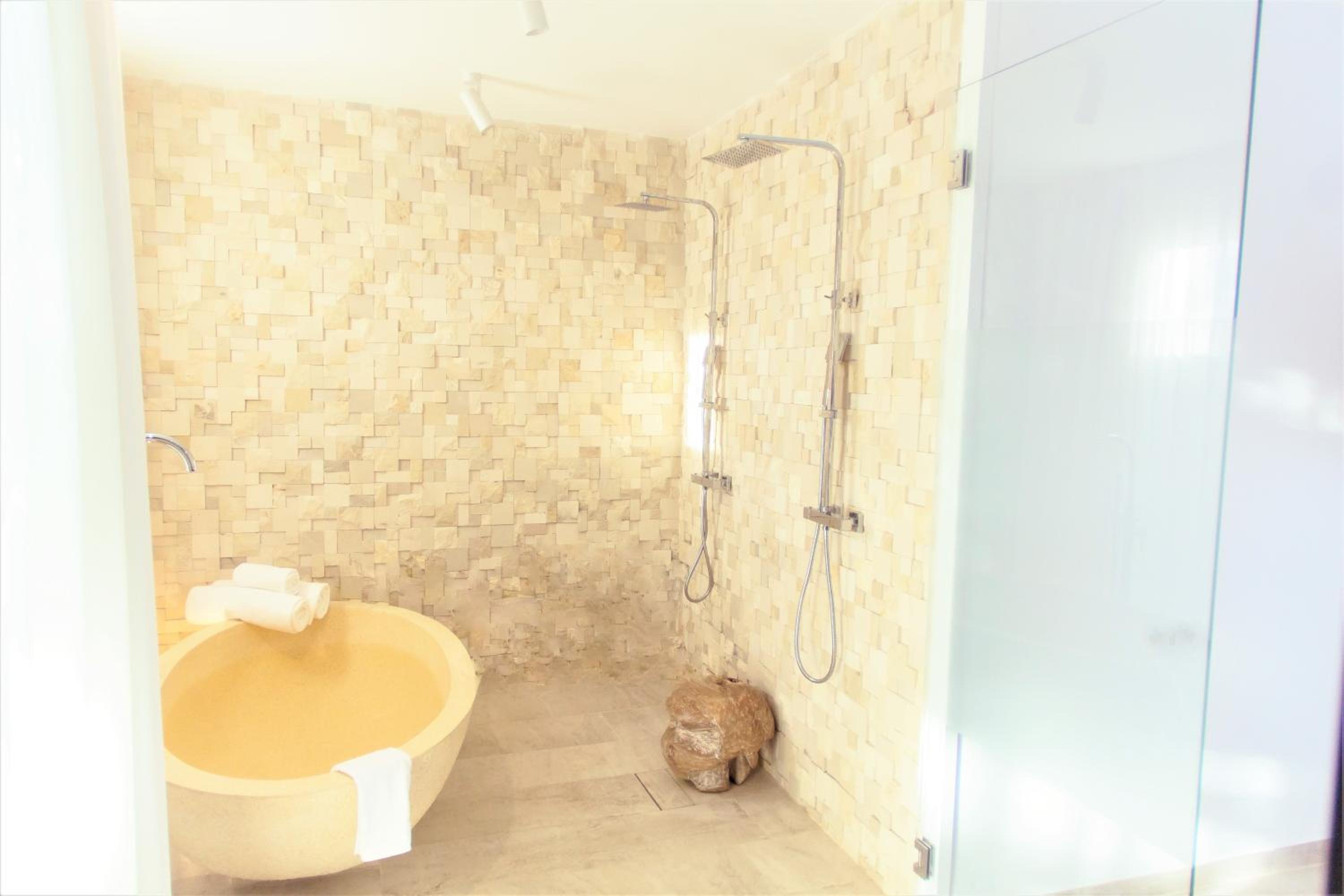 Deluxe Double or Twin Room with Sea View photo 3