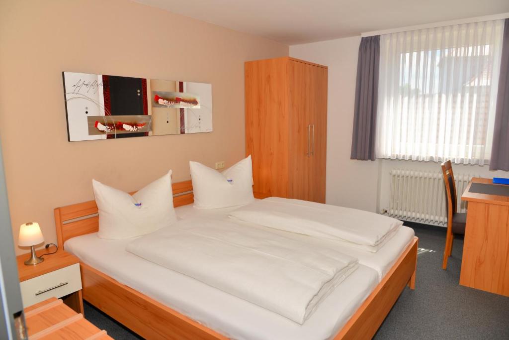 Standard Double Room - Photo 6