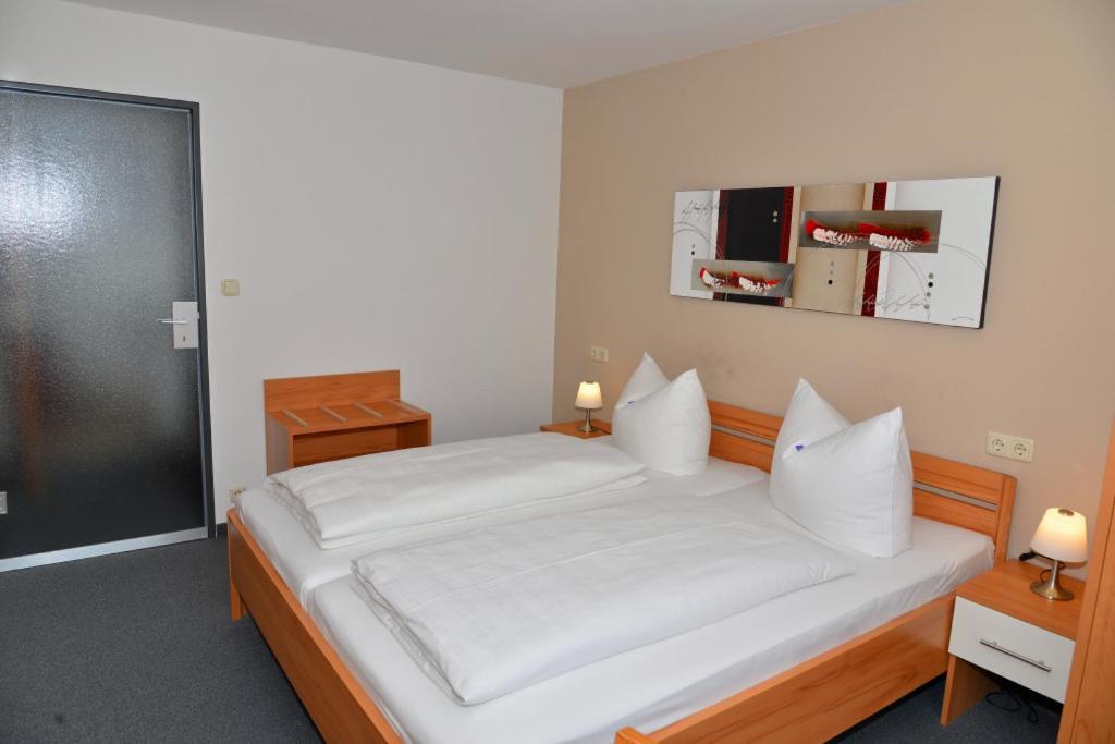 Standard Double Room - Photo 5