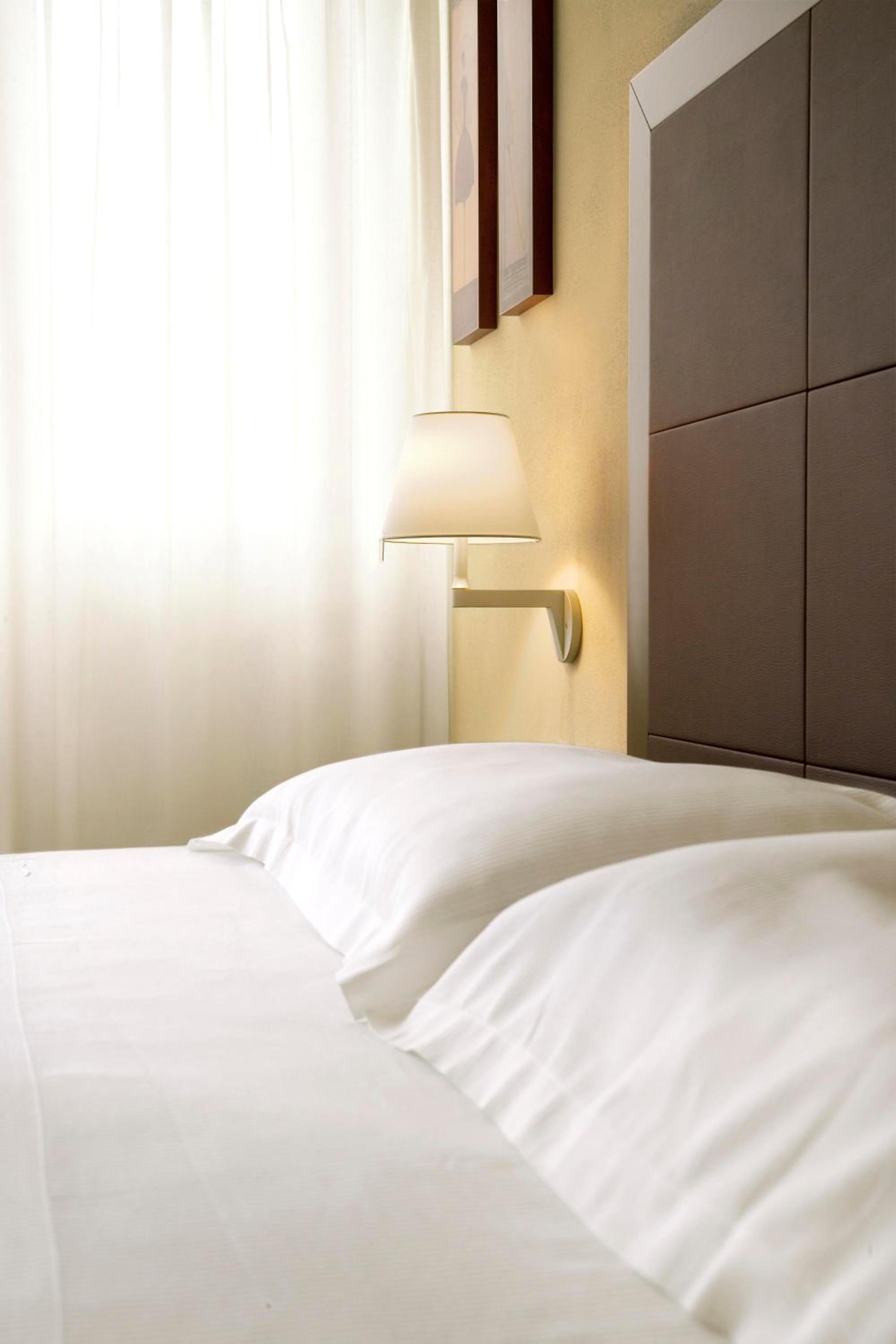 Standard Double Room - Photo 11