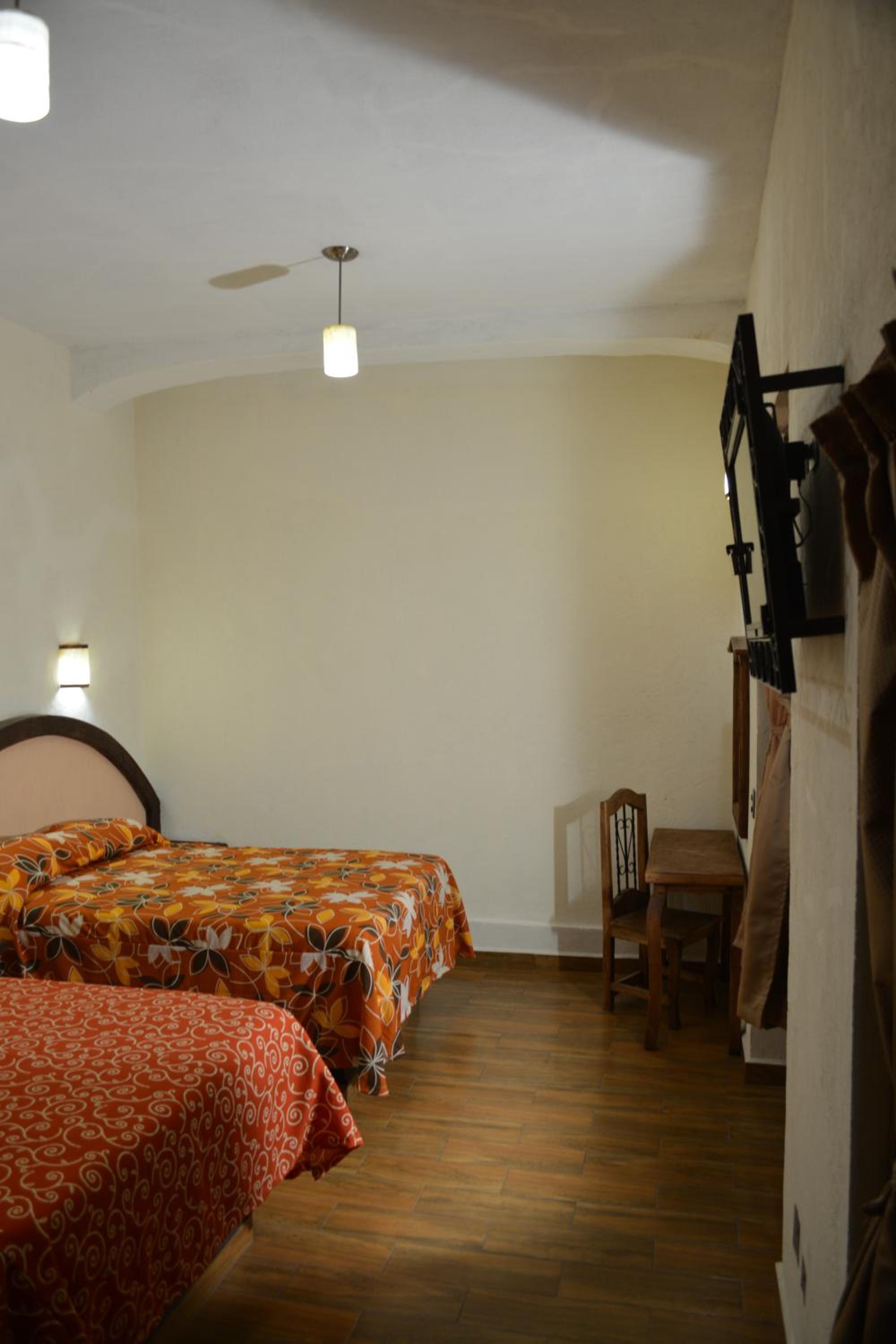 Standard Double Room - Photo 5