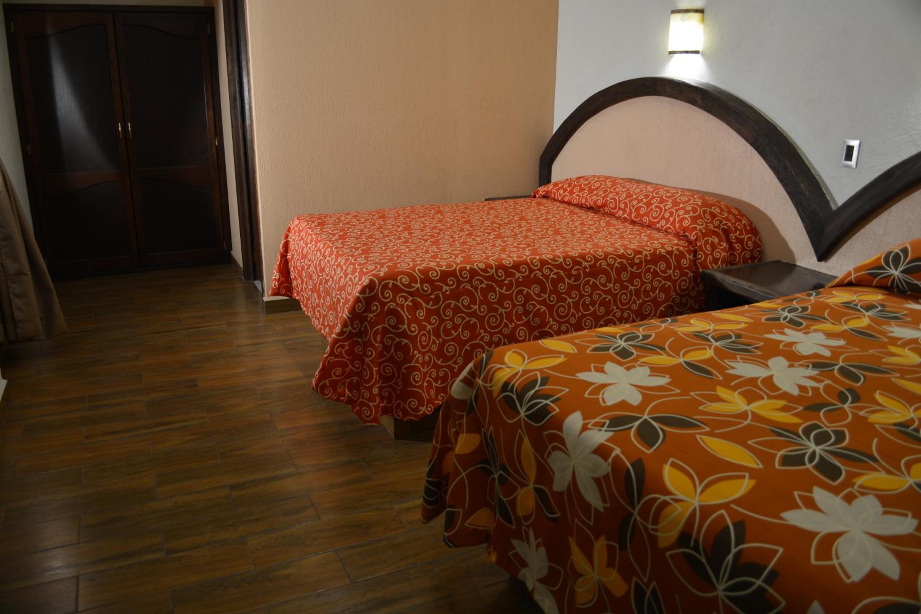 Standard Double Room - Photo 3