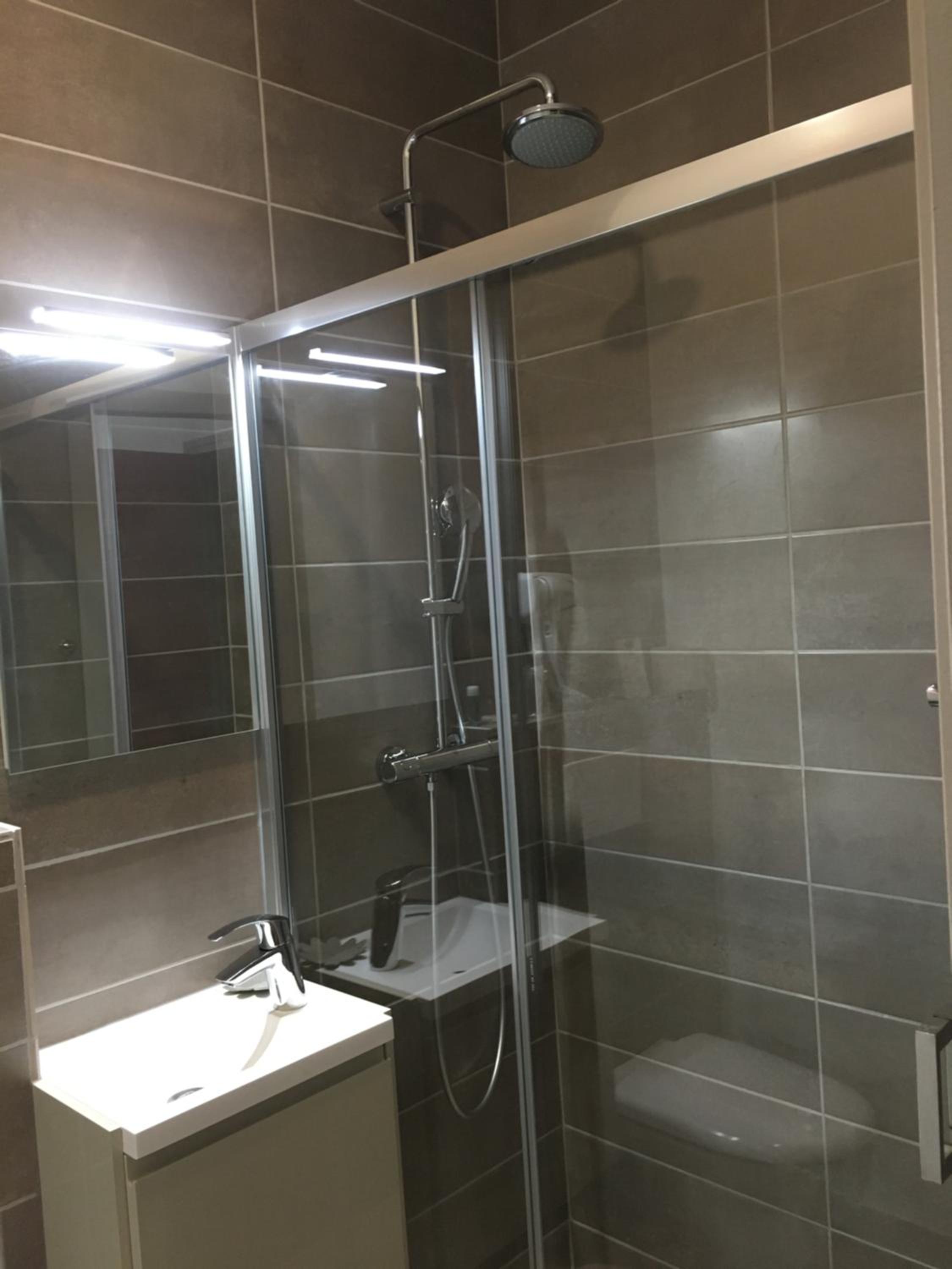 Standard Double Room - Photo 8