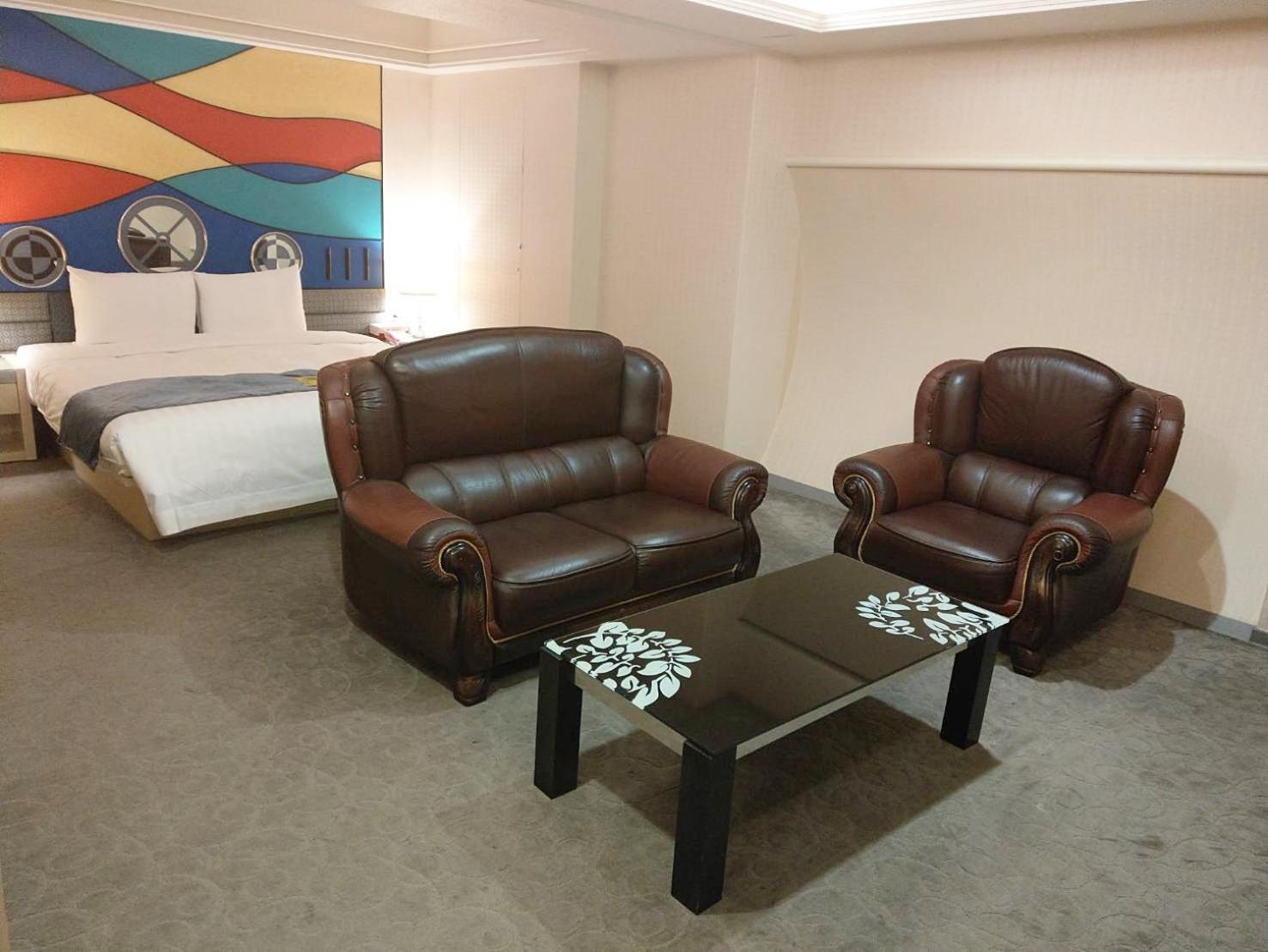 Large Double Room - No Window photo 2
