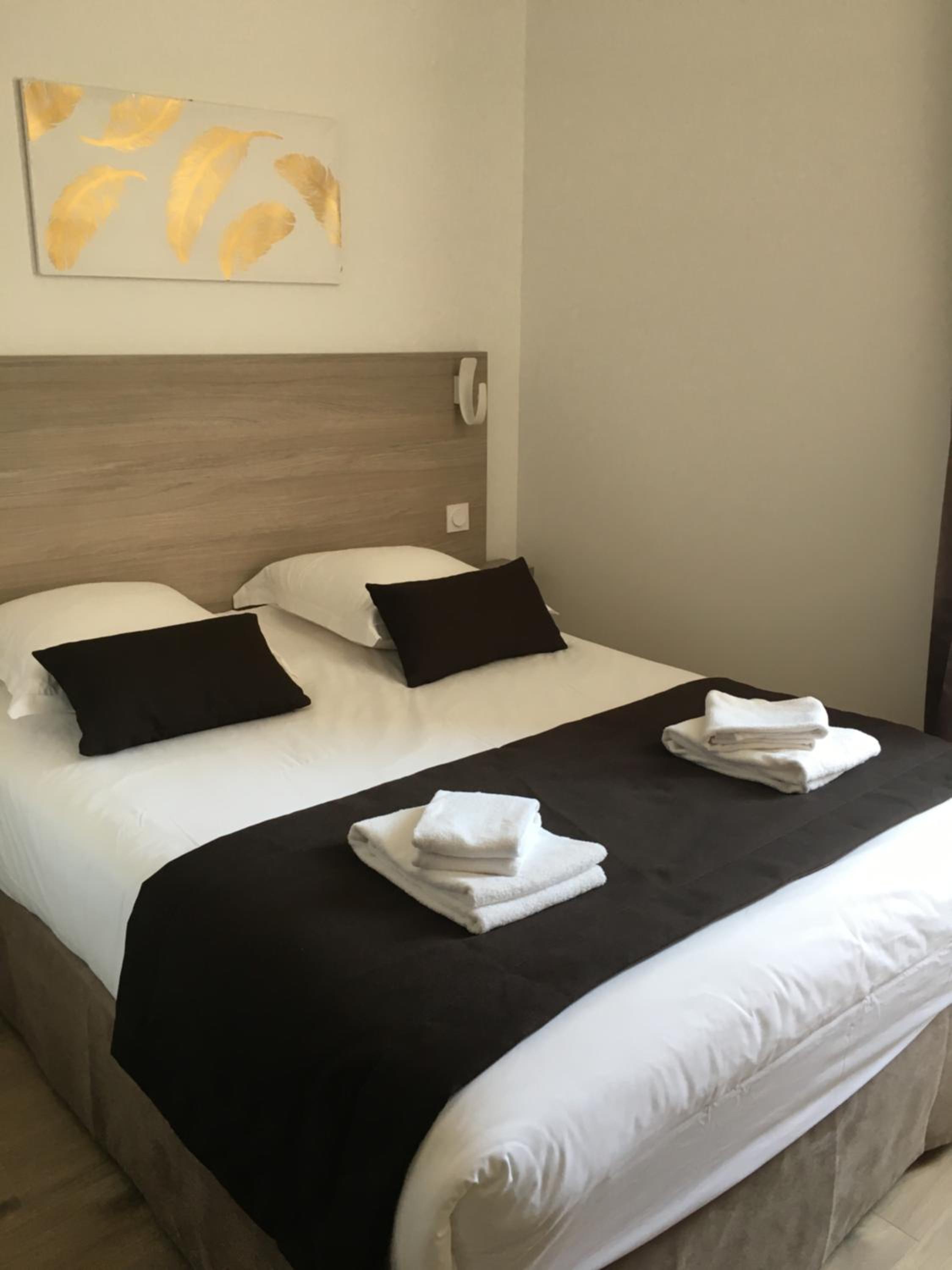 Standard Double Room - Photo 2