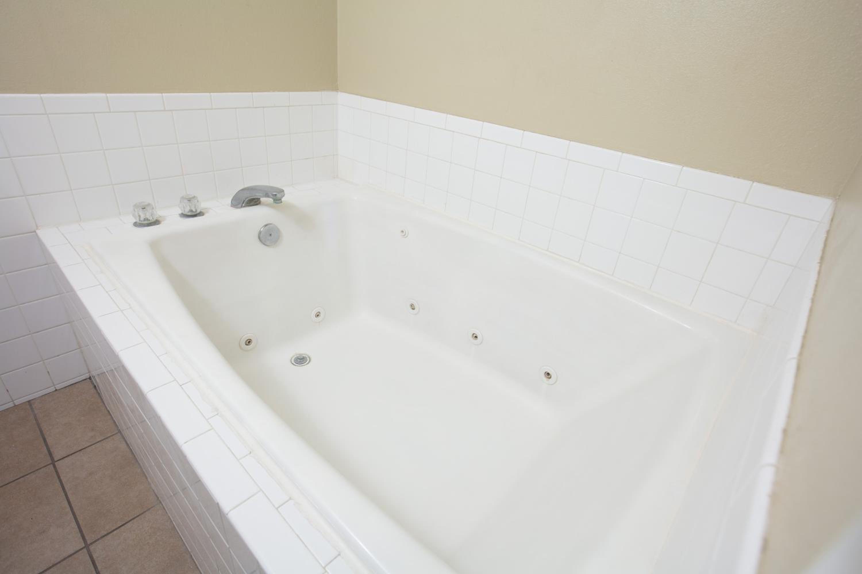 One-Bedroom King Suite - Non-Smoking - Photo 4