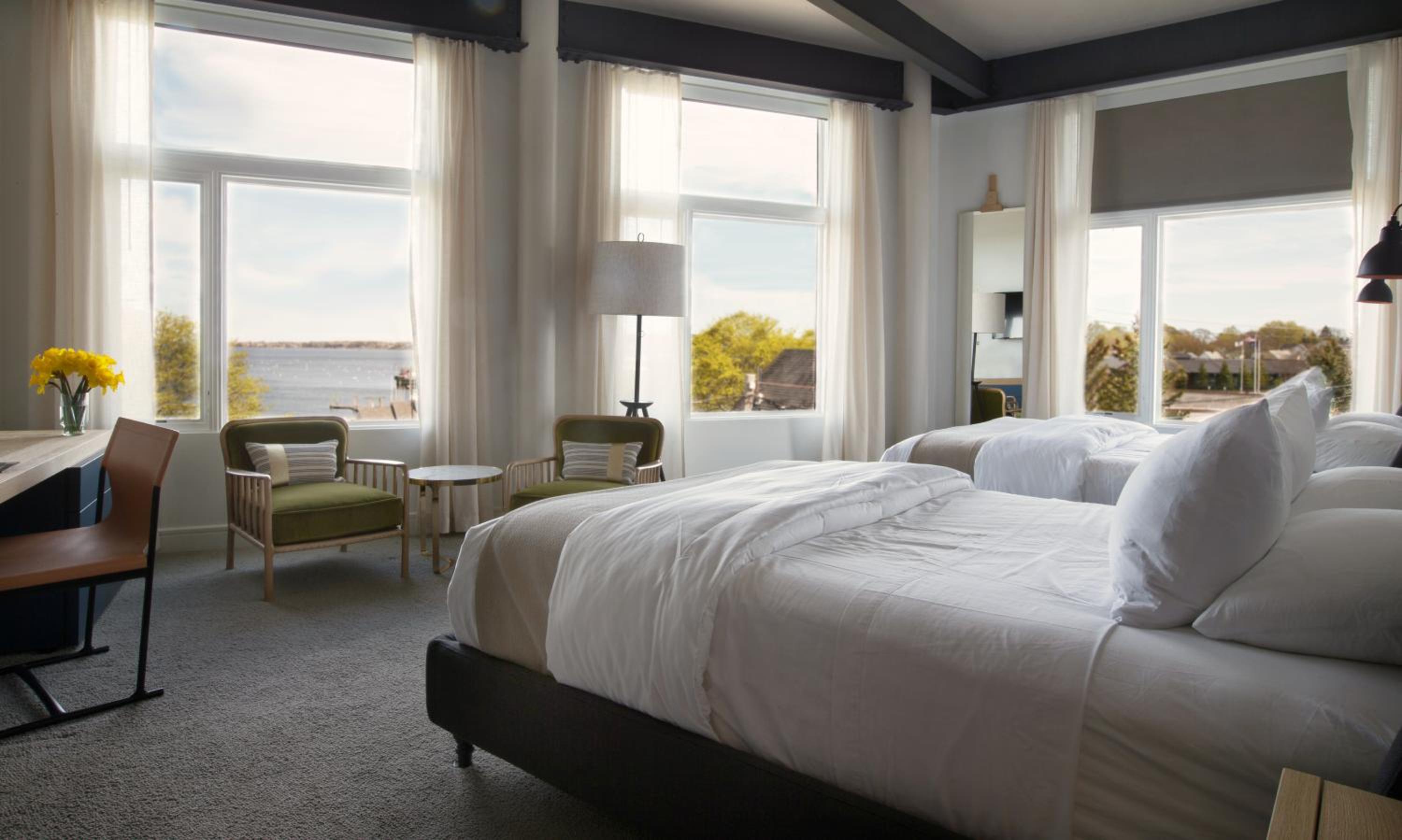 Deluxe Queen Room with Two Queen Beds photo 2
