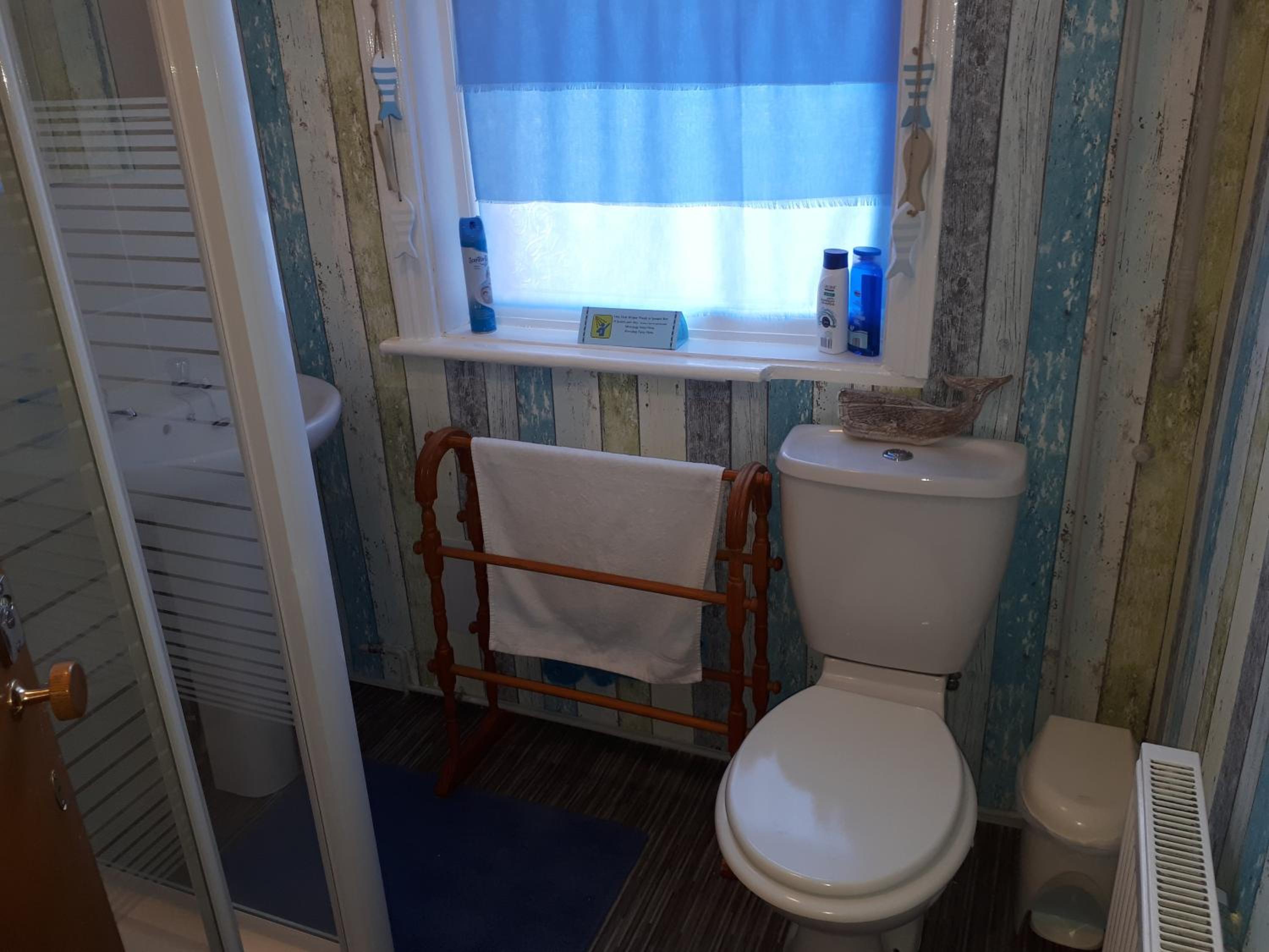 Single Room with Shared Bathroom photo 3