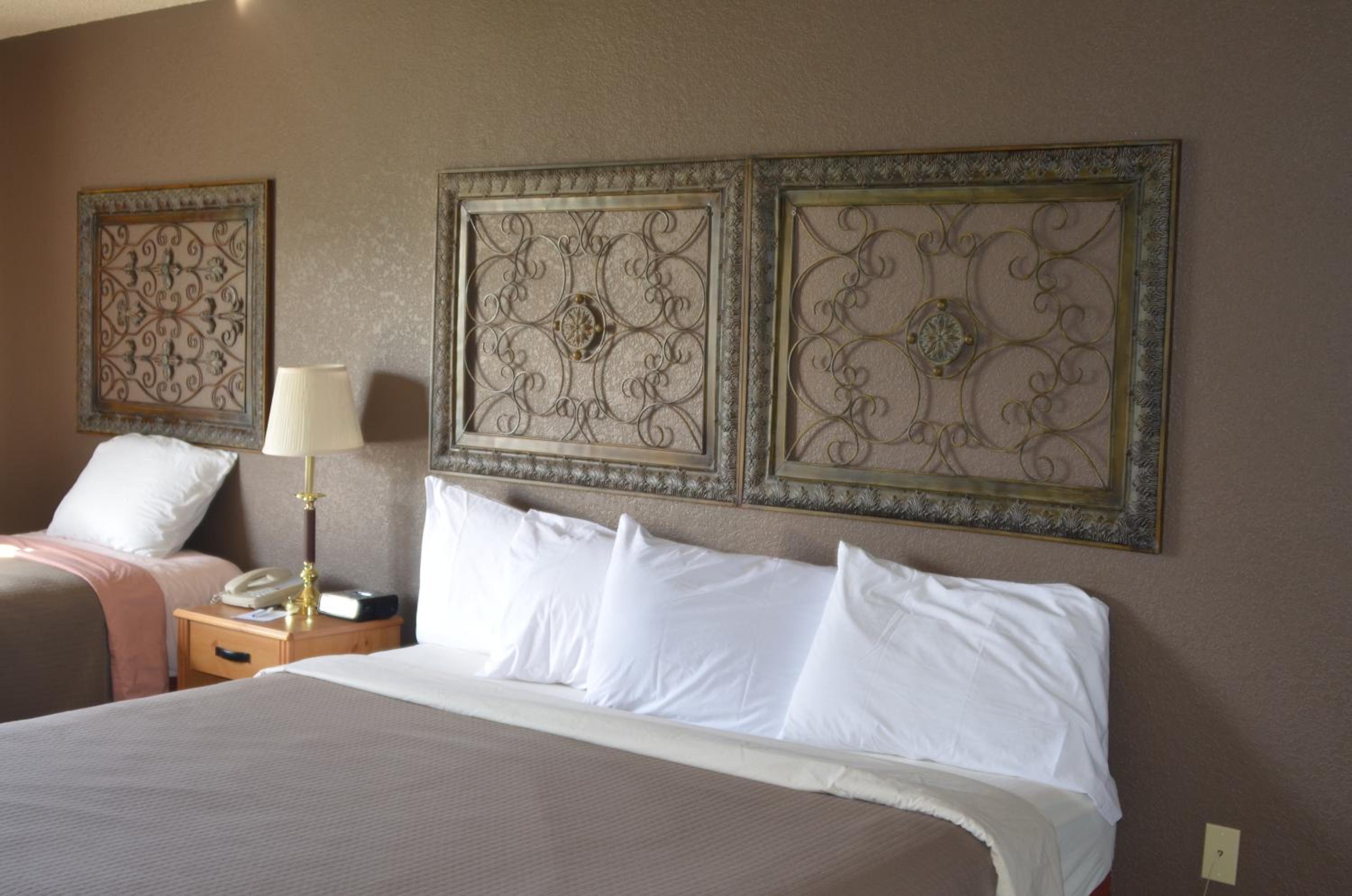 Queen Room photo 3