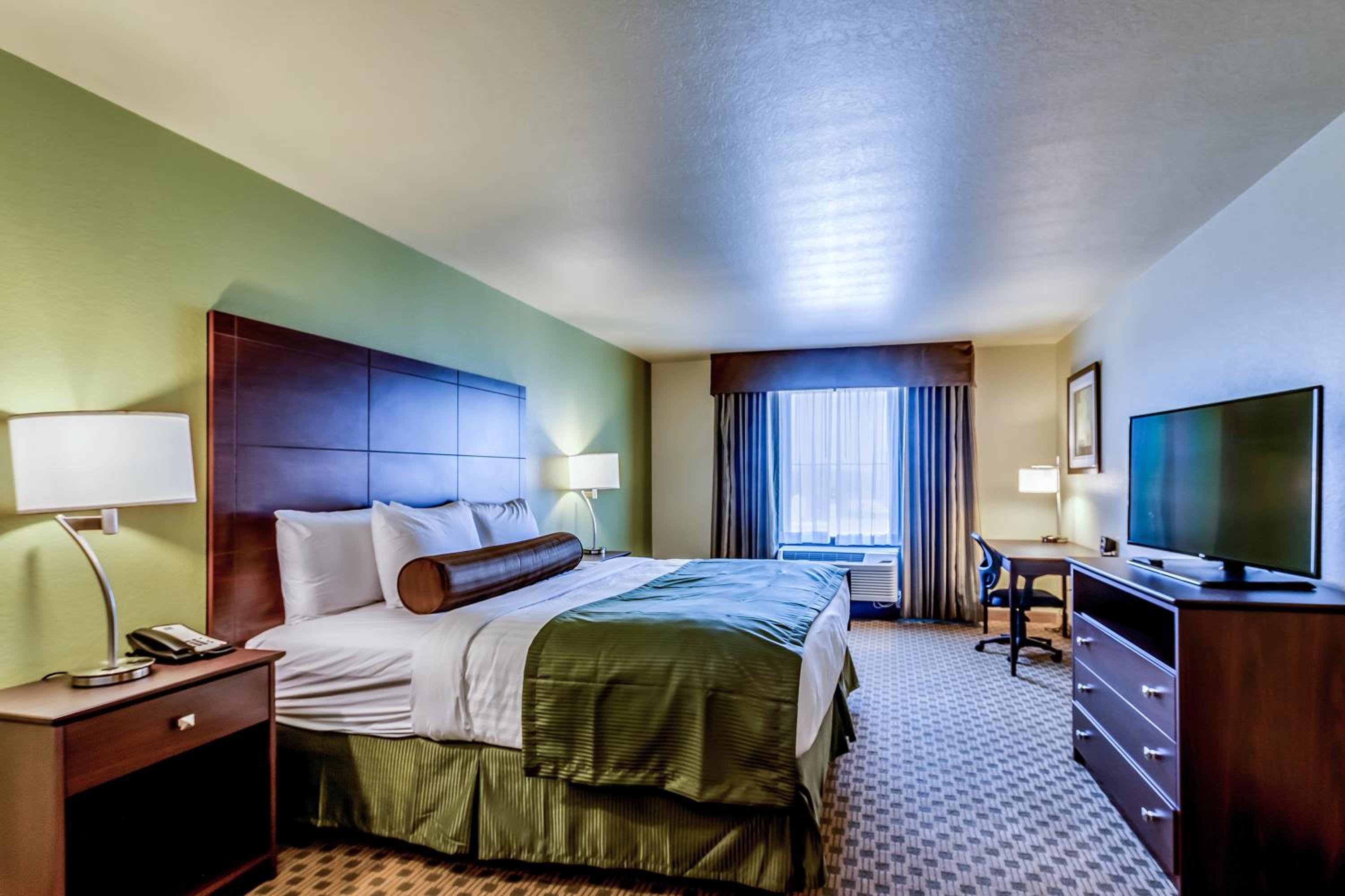 Deluxe King Room photo 1
