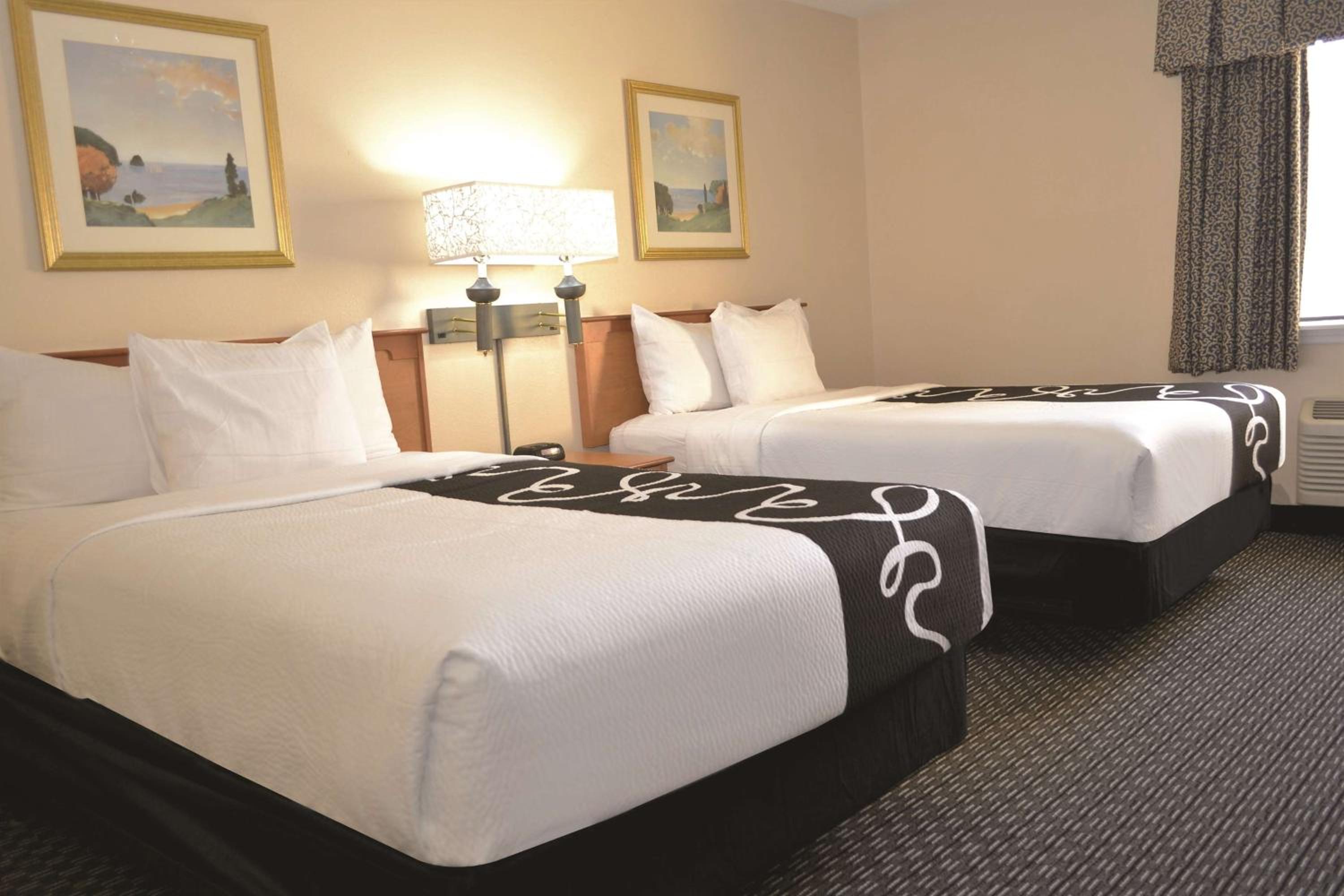 Double Room with Two Double Beds - Non-Smoking - Photo 1